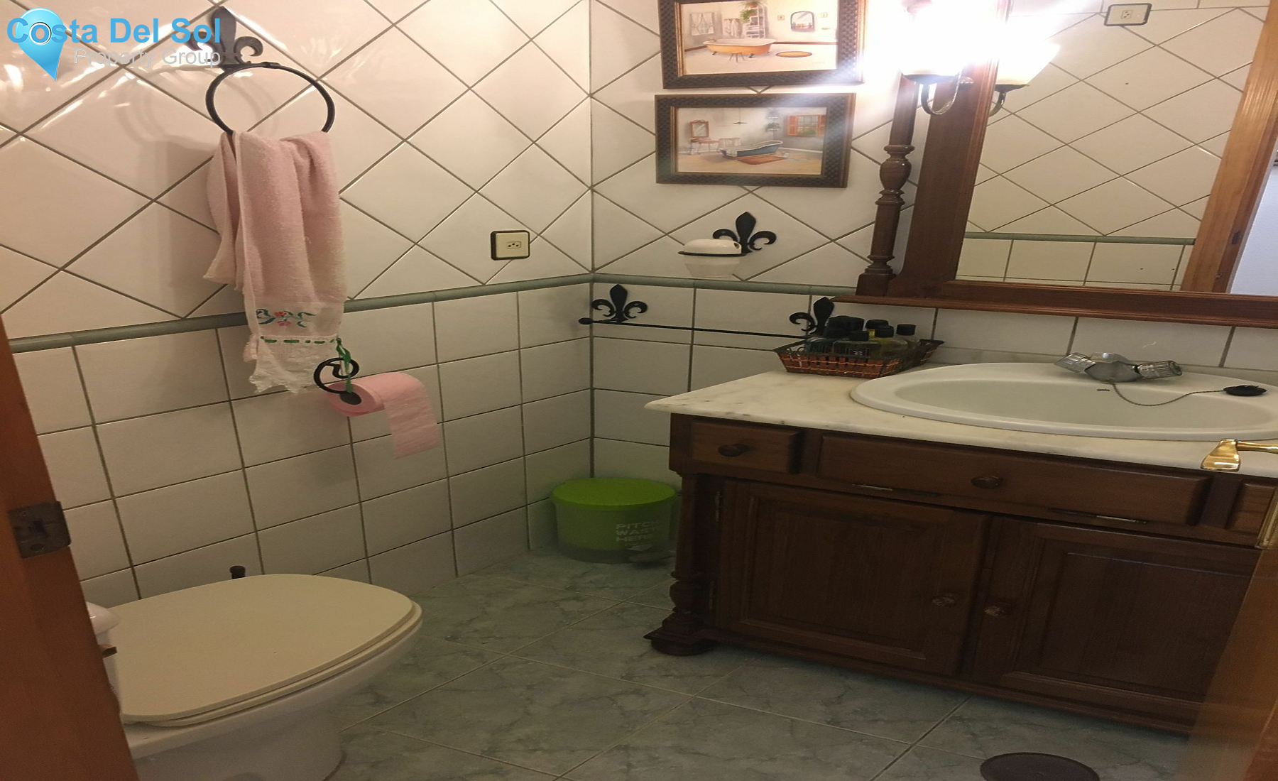 Middle Floor Apartment in Estepona-1220513