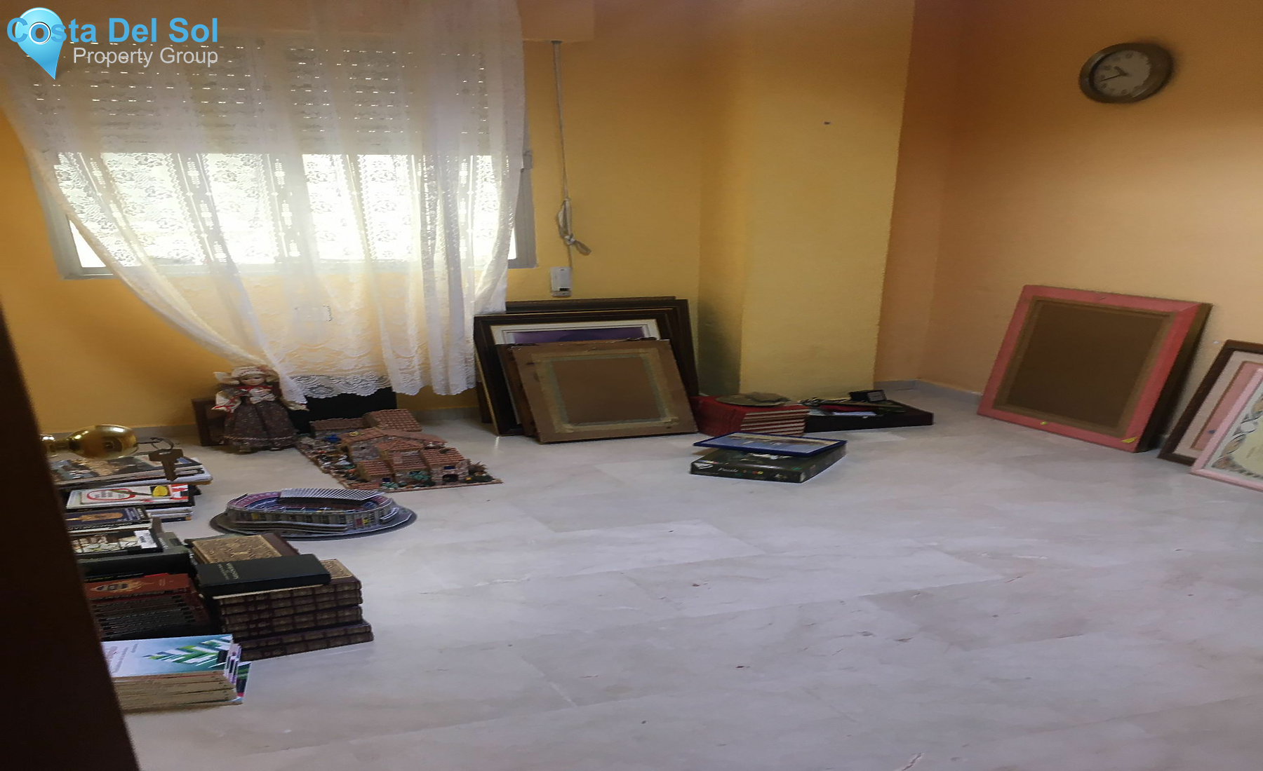 Middle Floor Apartment in Estepona-1220510