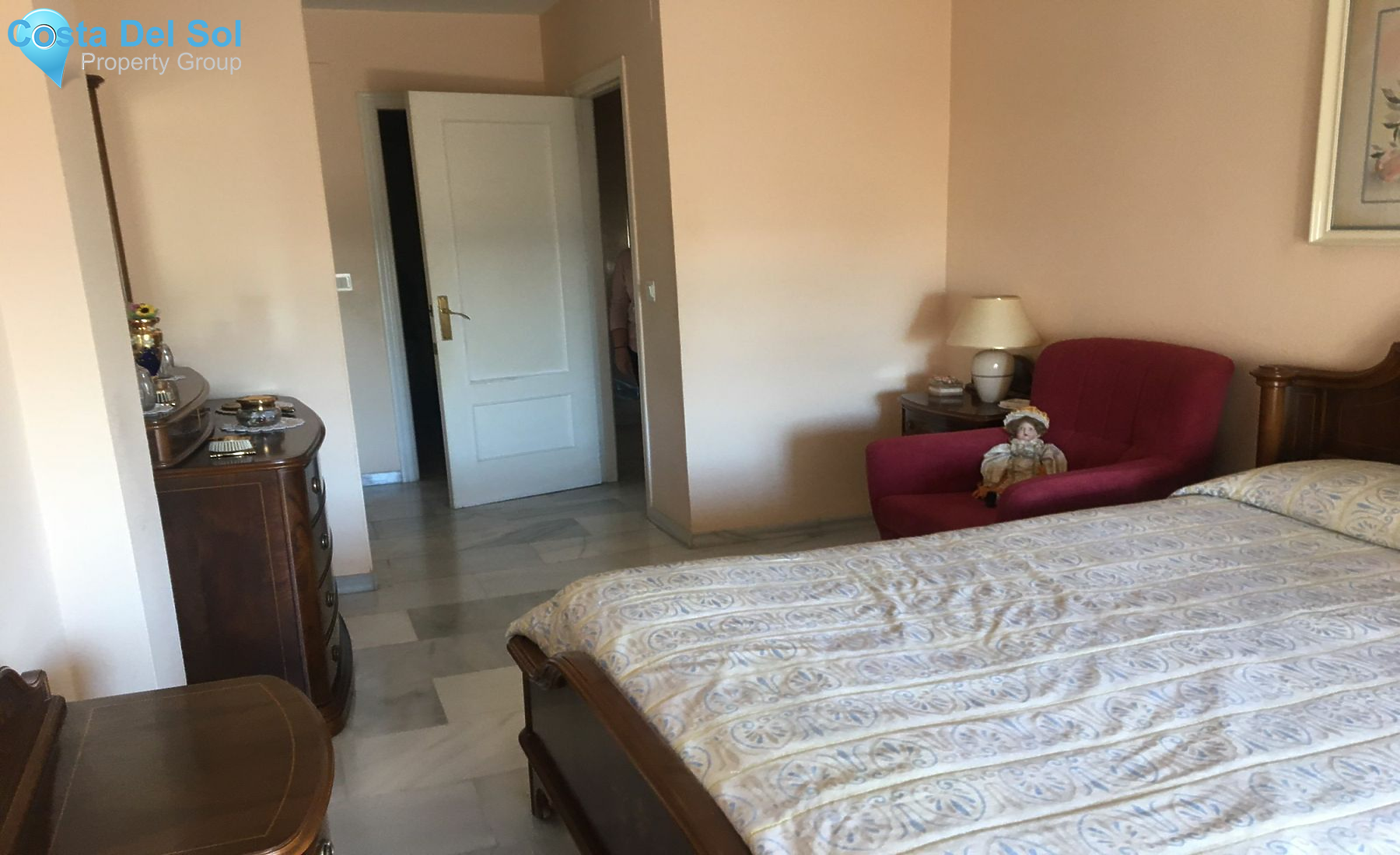Middle Floor Apartment in Estepona-1387309
