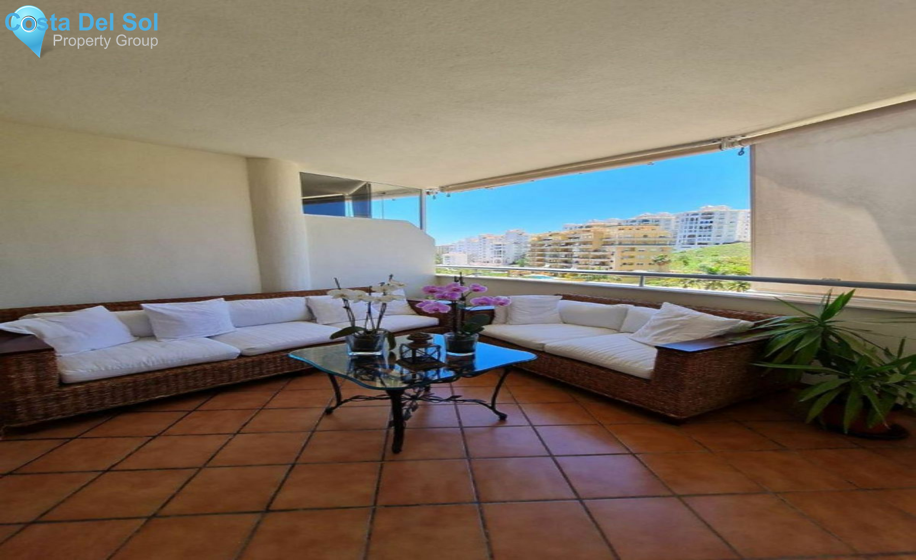 Middle Floor Apartment in Estepona-1392769