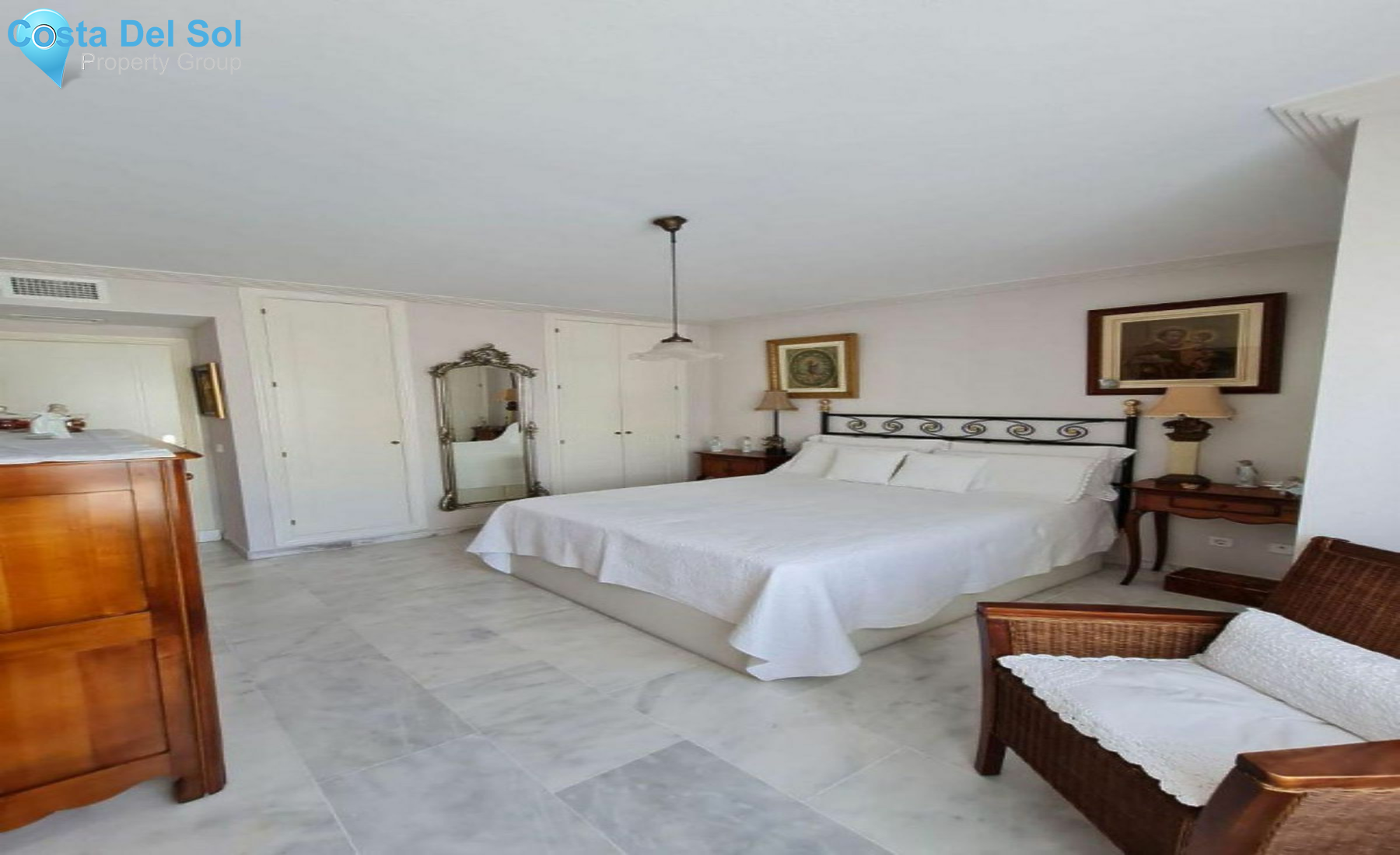 Middle Floor Apartment in Estepona-1392771