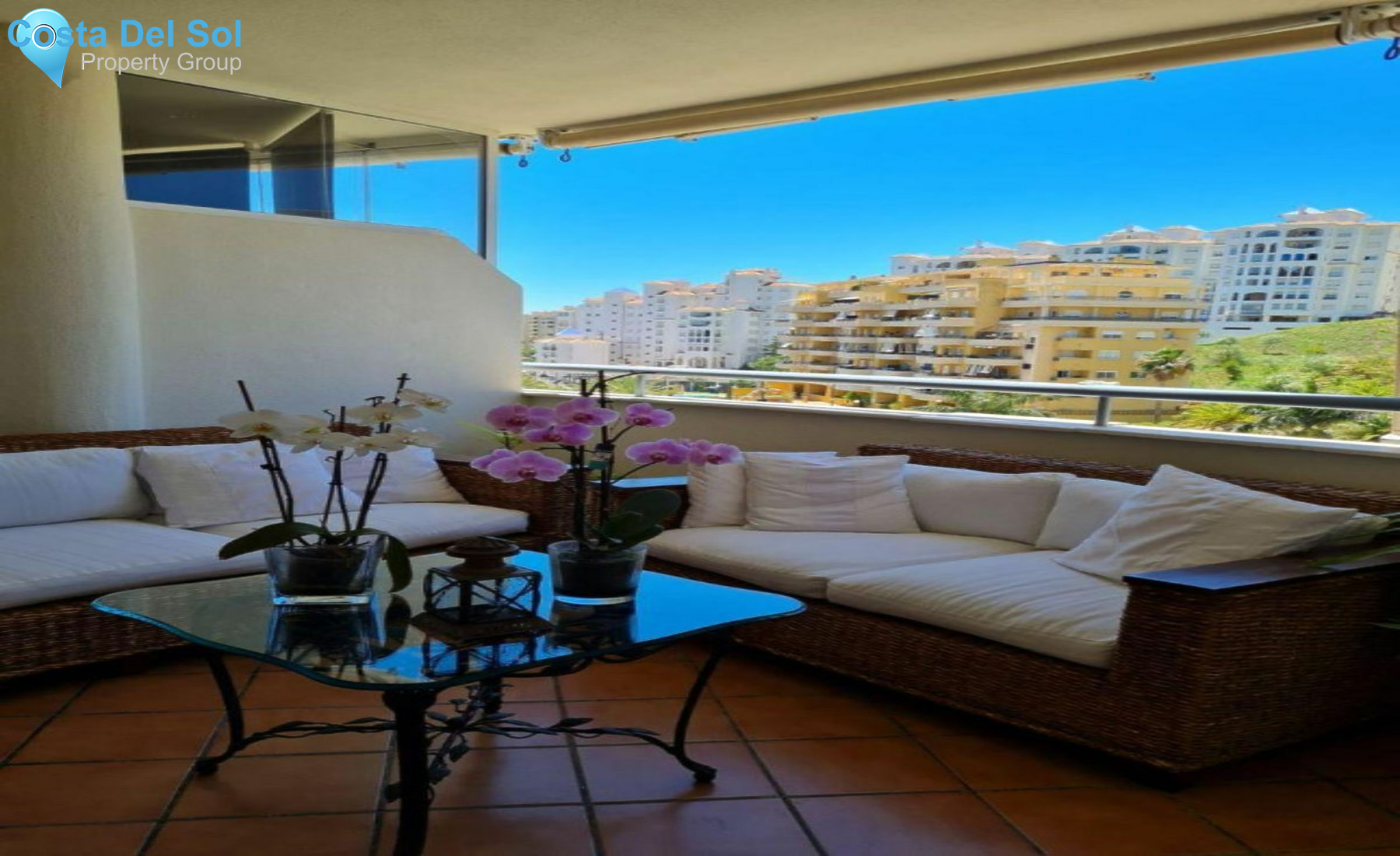 Middle Floor Apartment in Estepona-1392775
