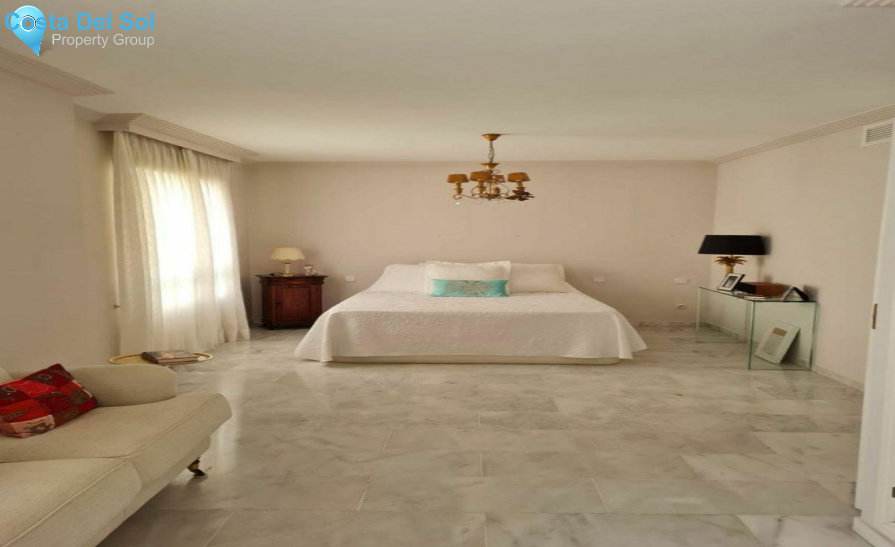 Middle Floor Apartment in Estepona-1392777