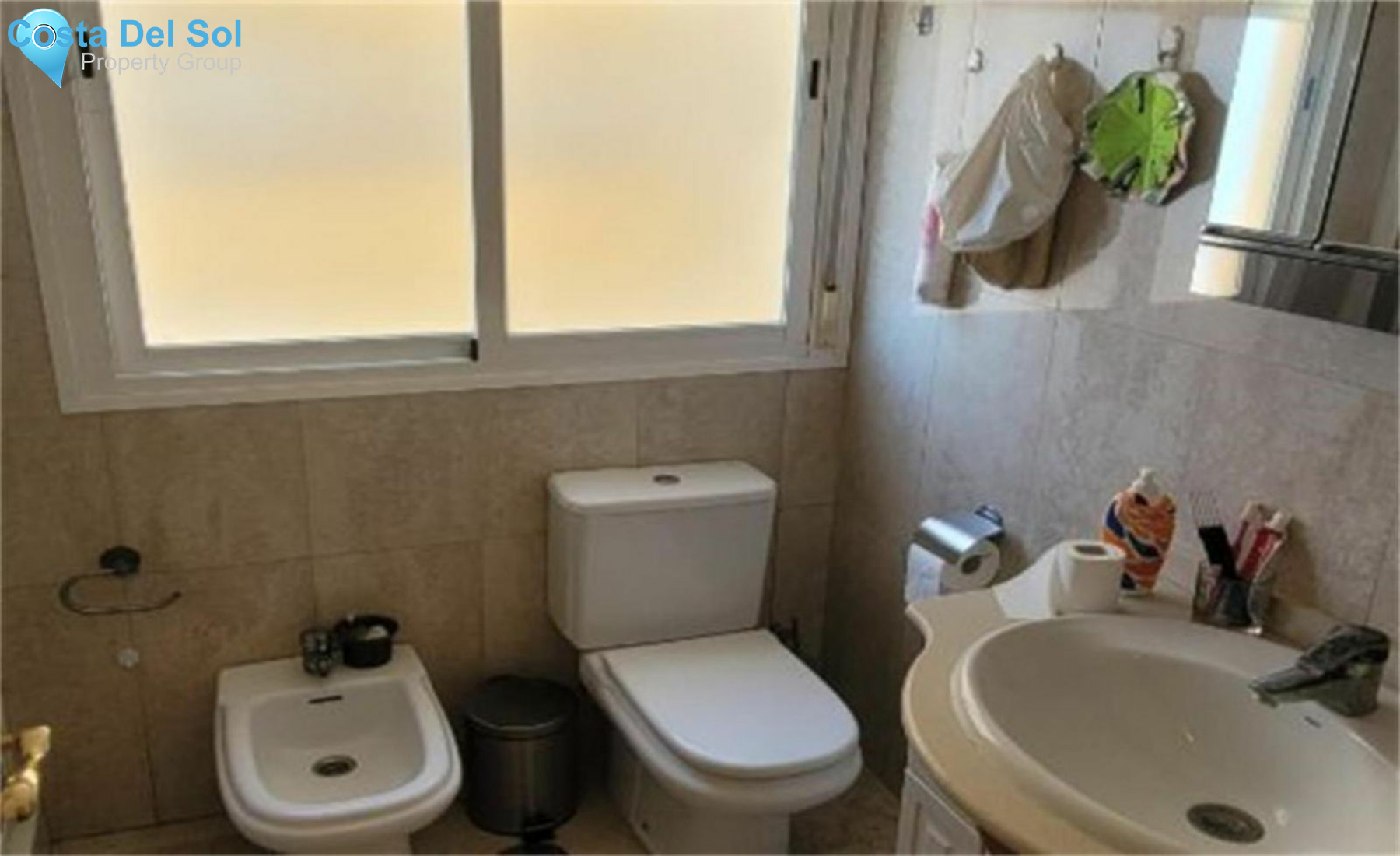 Middle Floor Apartment in Estepona-1396011