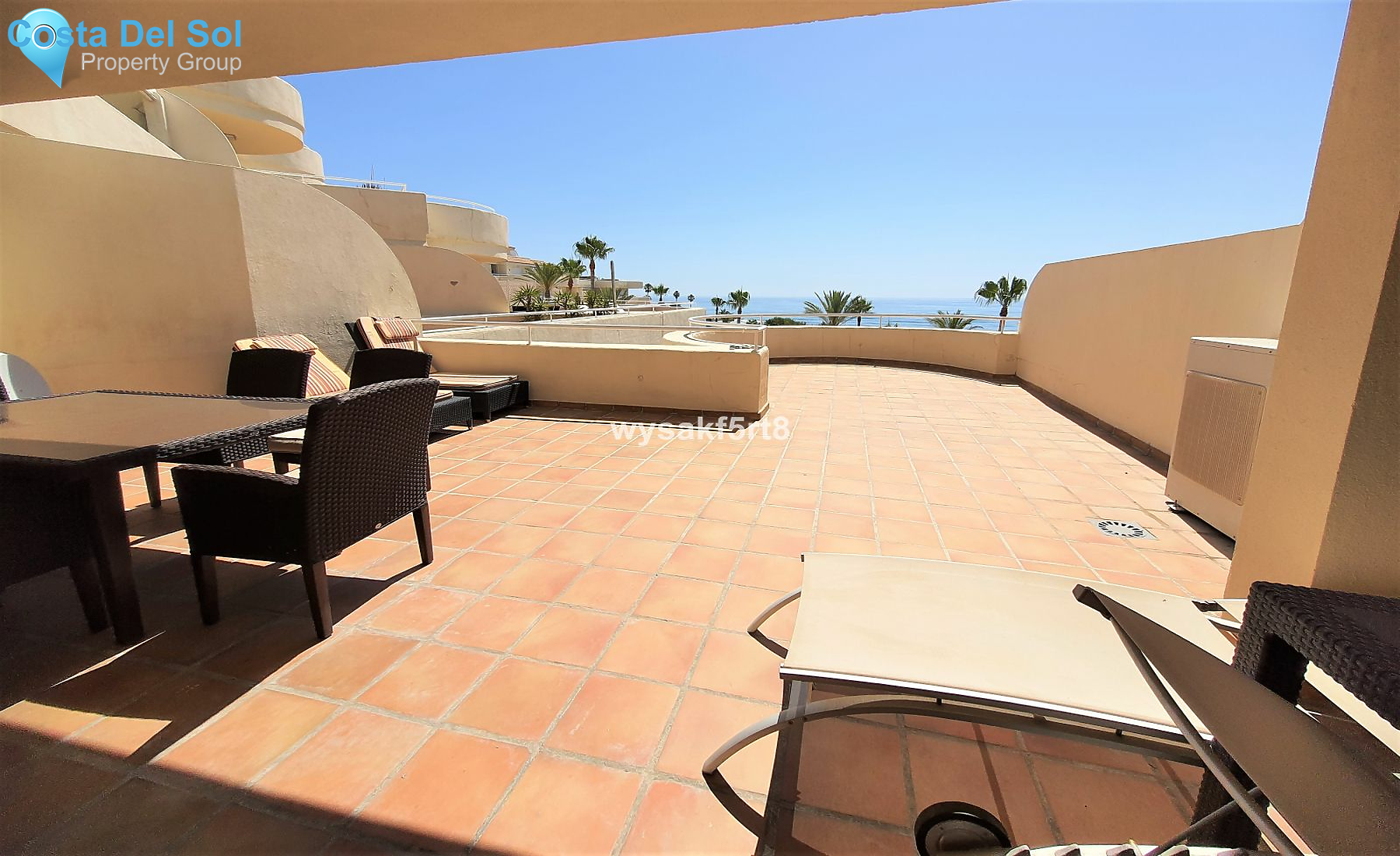 Middle Floor Apartment in Estepona-1396431
