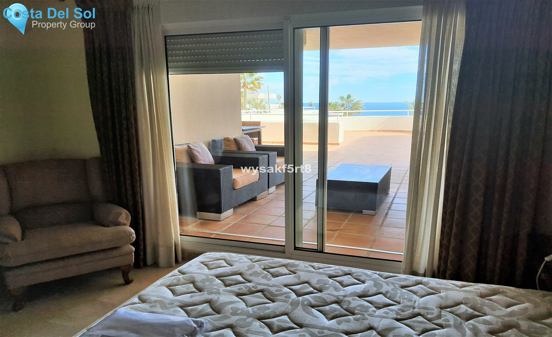 Middle Floor Apartment in Estepona-1396434
