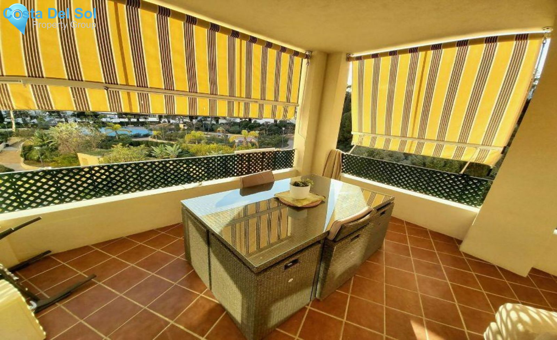 Middle Floor Apartment in Estepona-1399540