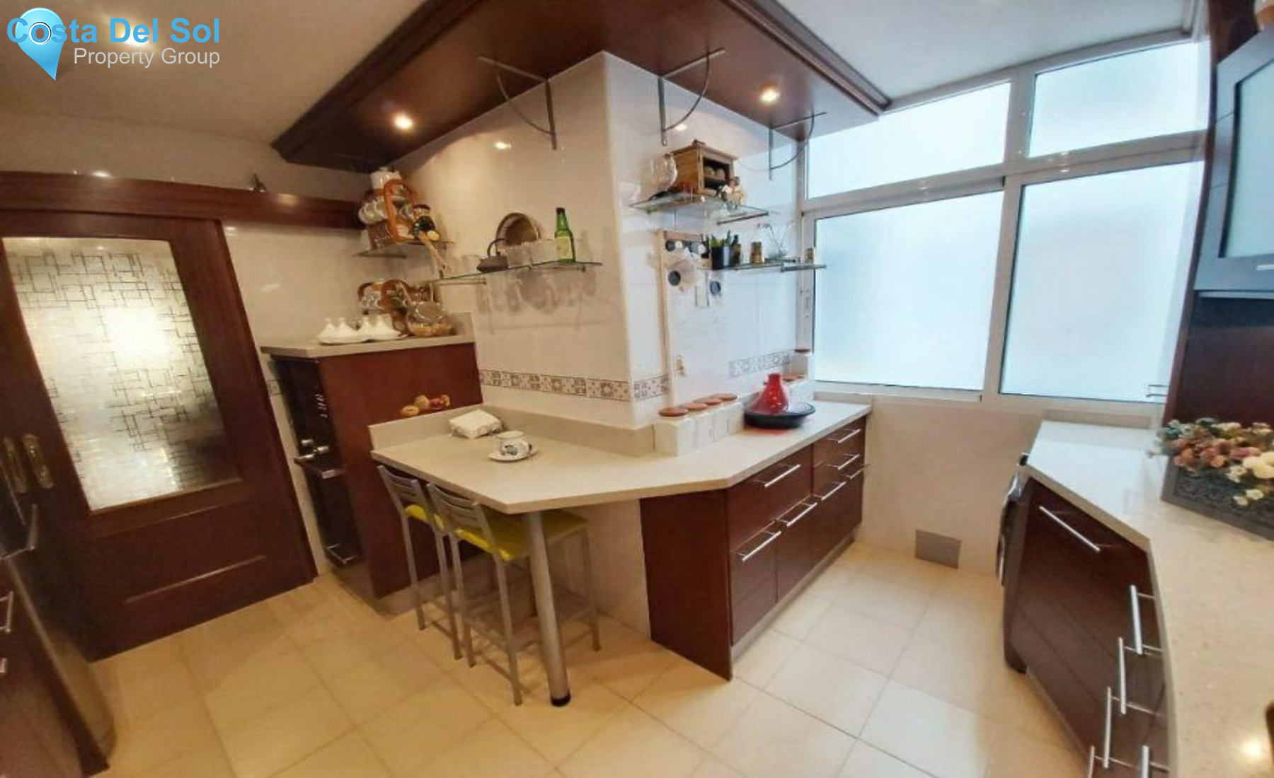 Middle Floor Apartment in Estepona-1399542