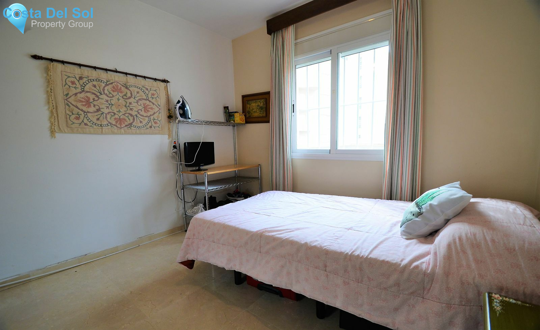Middle Floor Apartment in Estepona-1516276