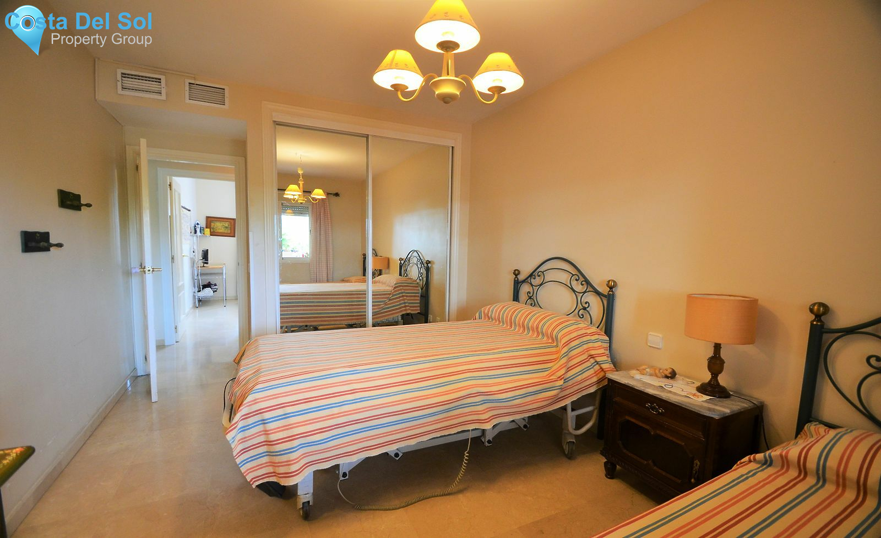 Middle Floor Apartment in Estepona-1516278
