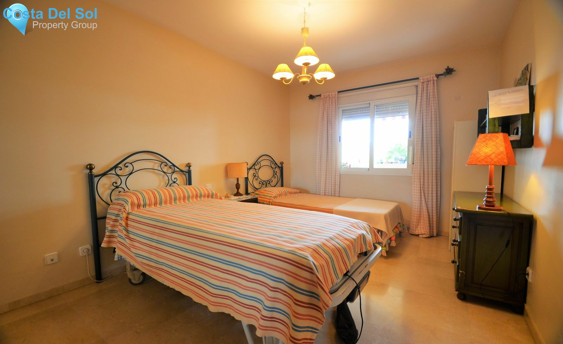 Middle Floor Apartment in Estepona-1516265
