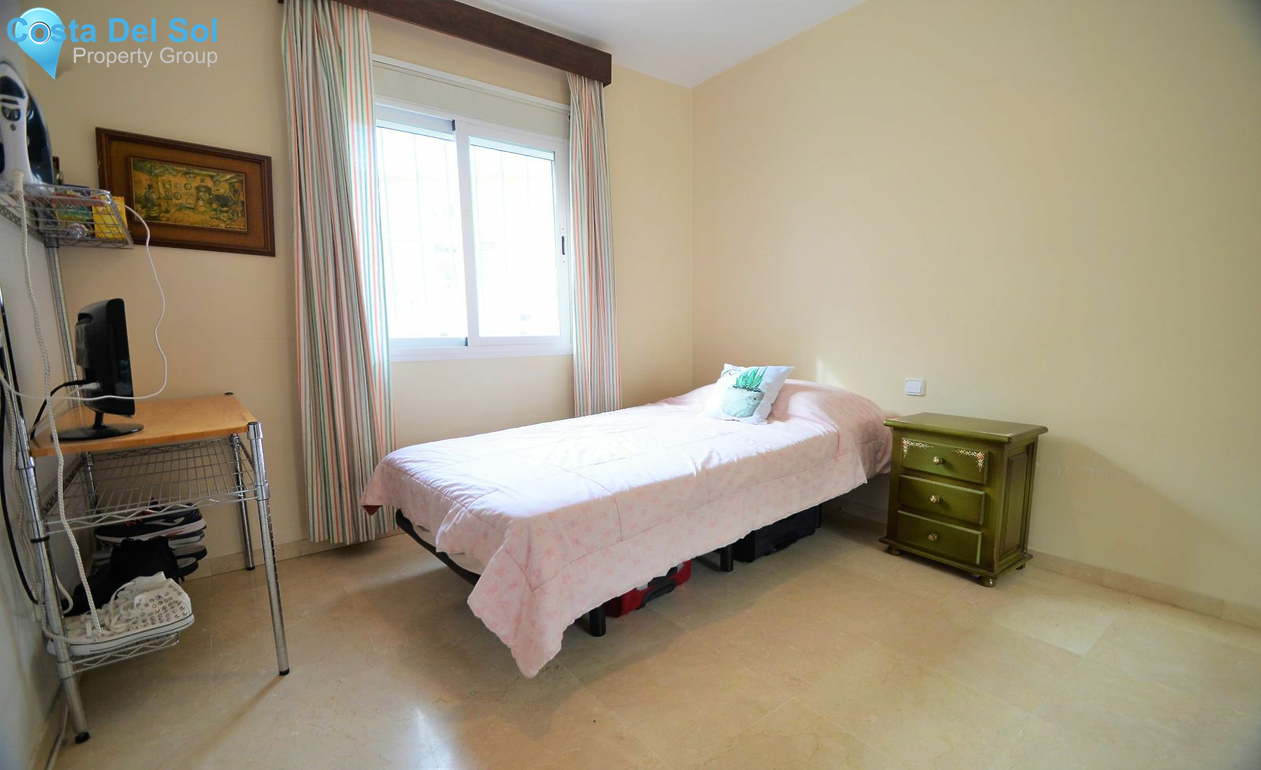 Middle Floor Apartment in Estepona-1516266