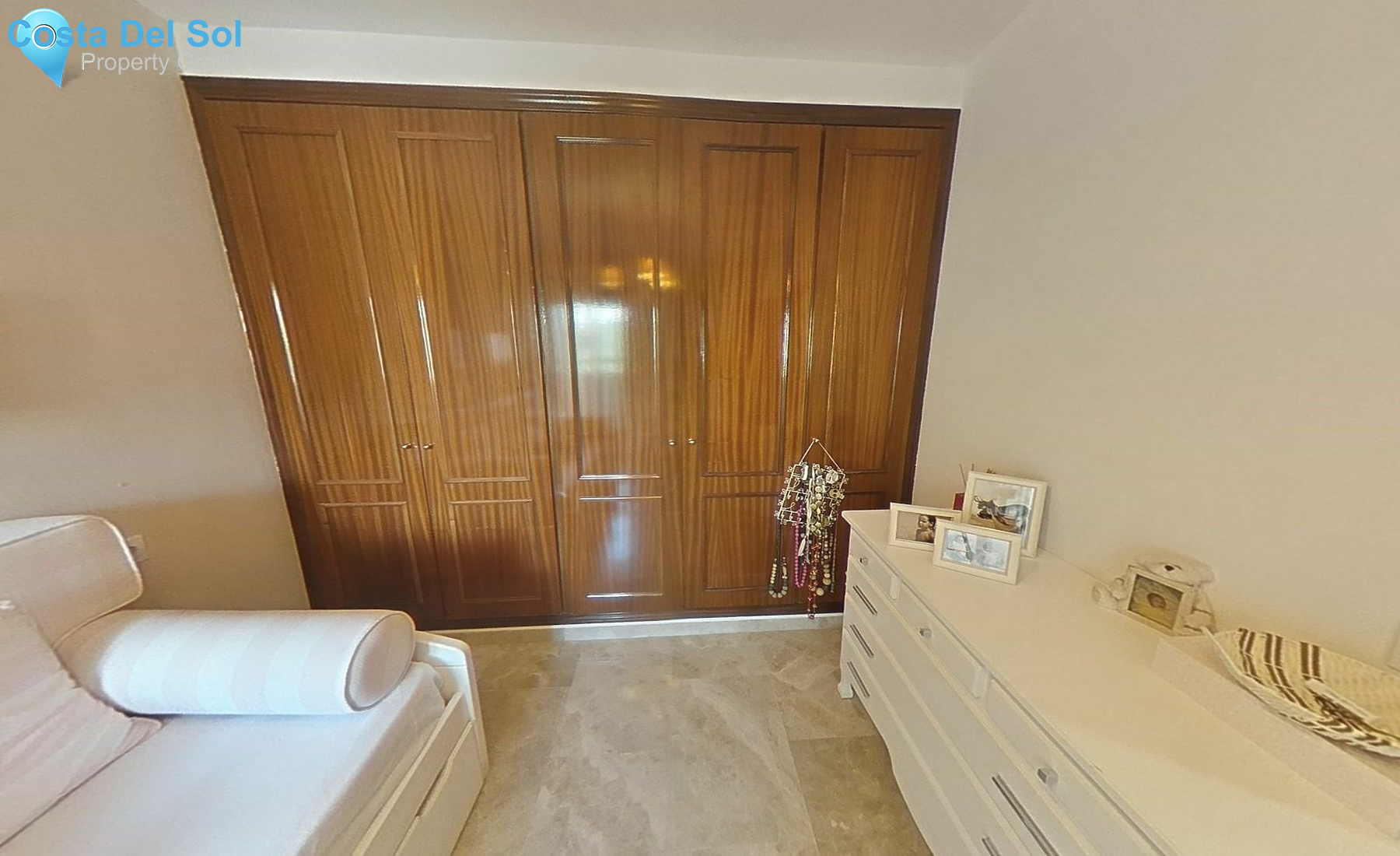 Middle Floor Apartment in Estepona-1518390