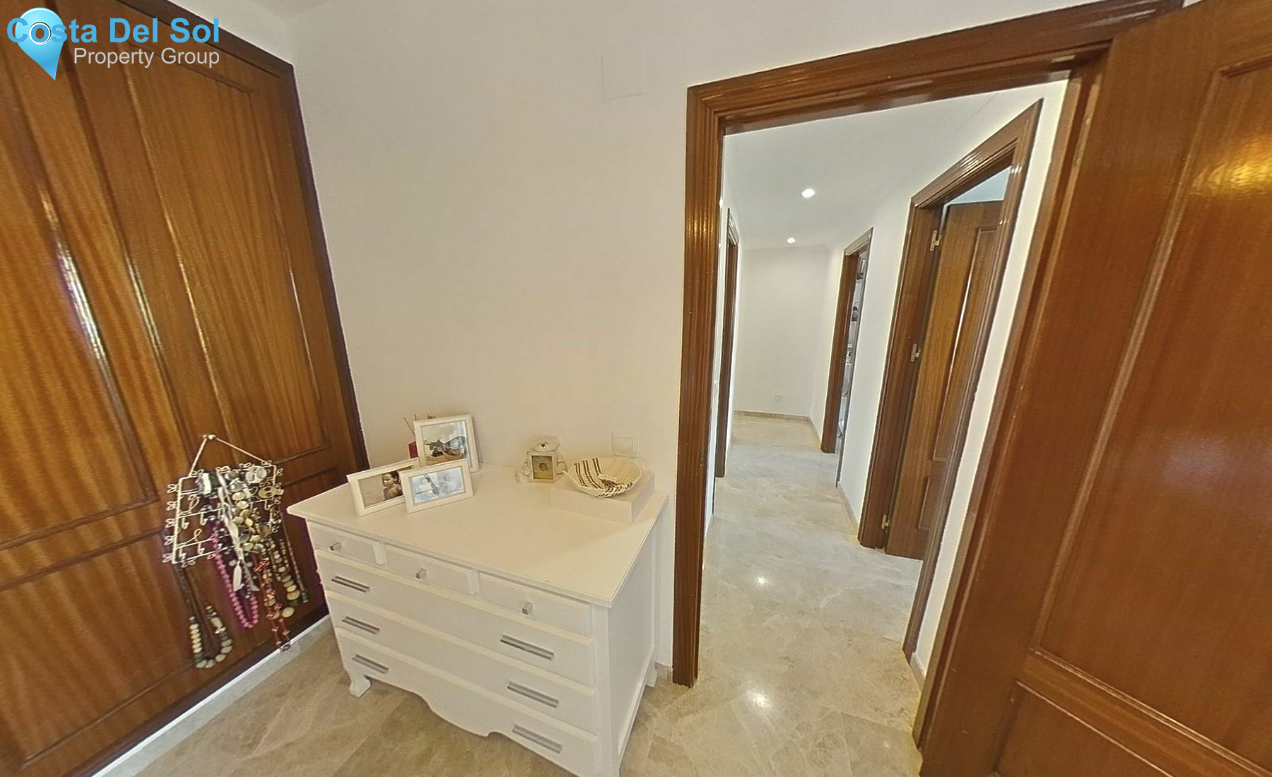 Middle Floor Apartment in Estepona-1518391