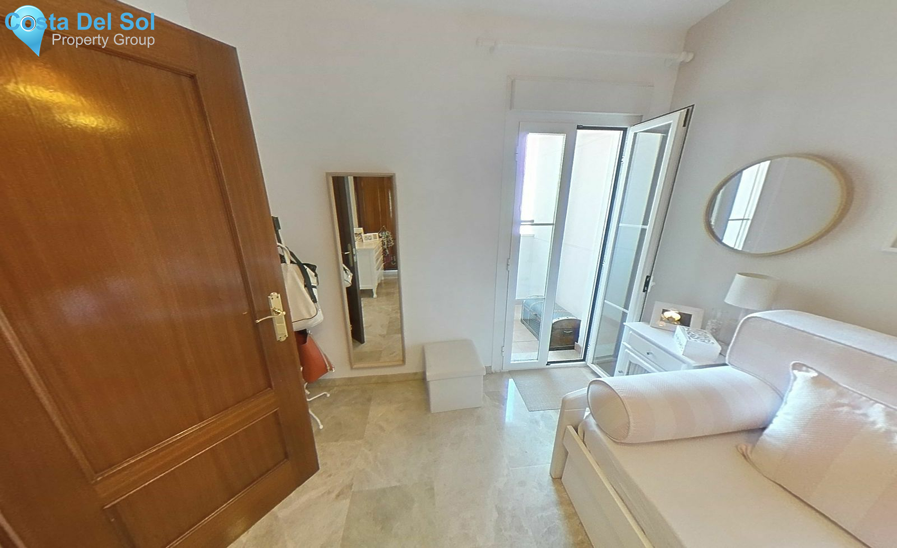 Middle Floor Apartment in Estepona-1518392