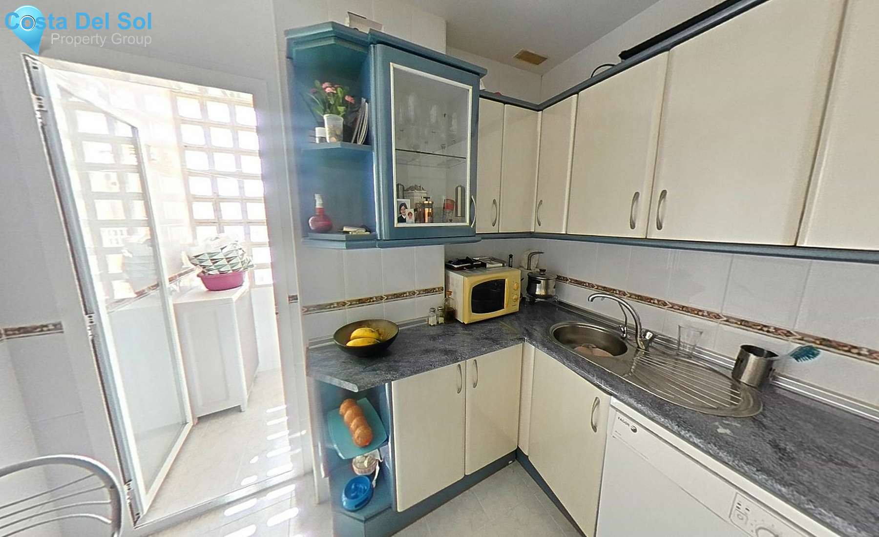 Middle Floor Apartment in Estepona-1518381