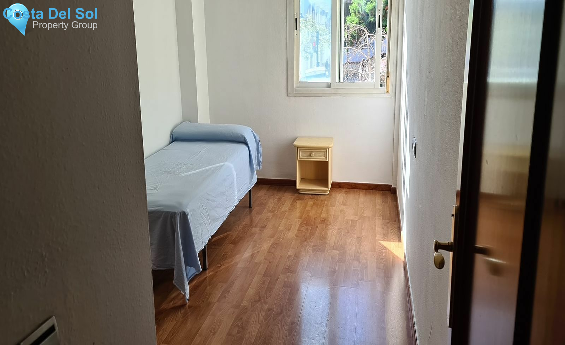 Middle Floor Apartment in Estepona-1545427