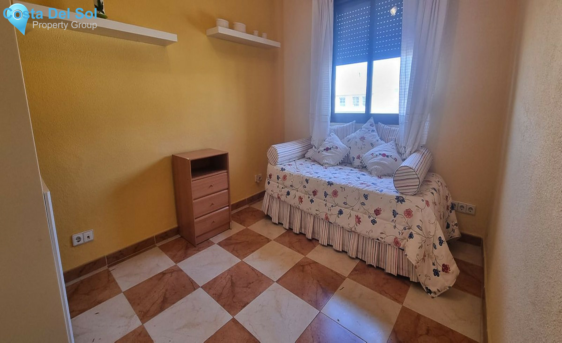 Middle Floor Apartment in Fuengirola-1279281
