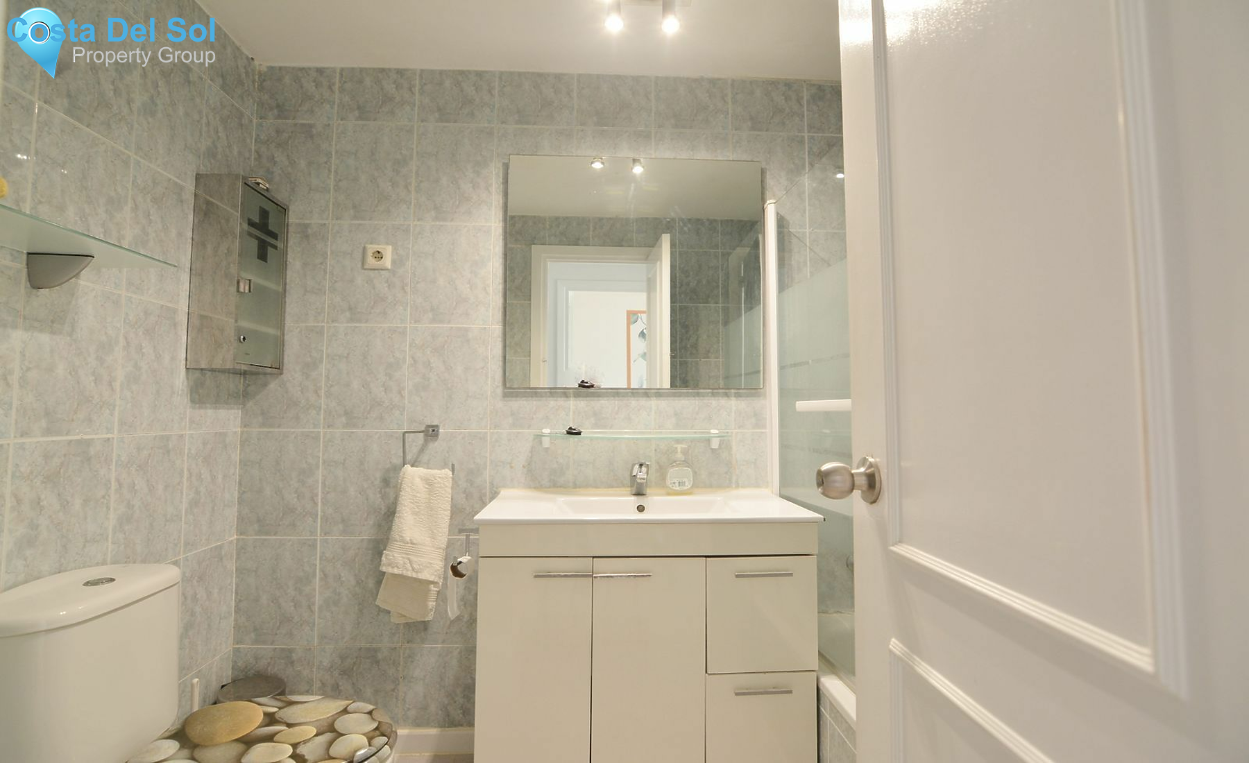 Middle Floor Apartment in Fuengirola-1444028