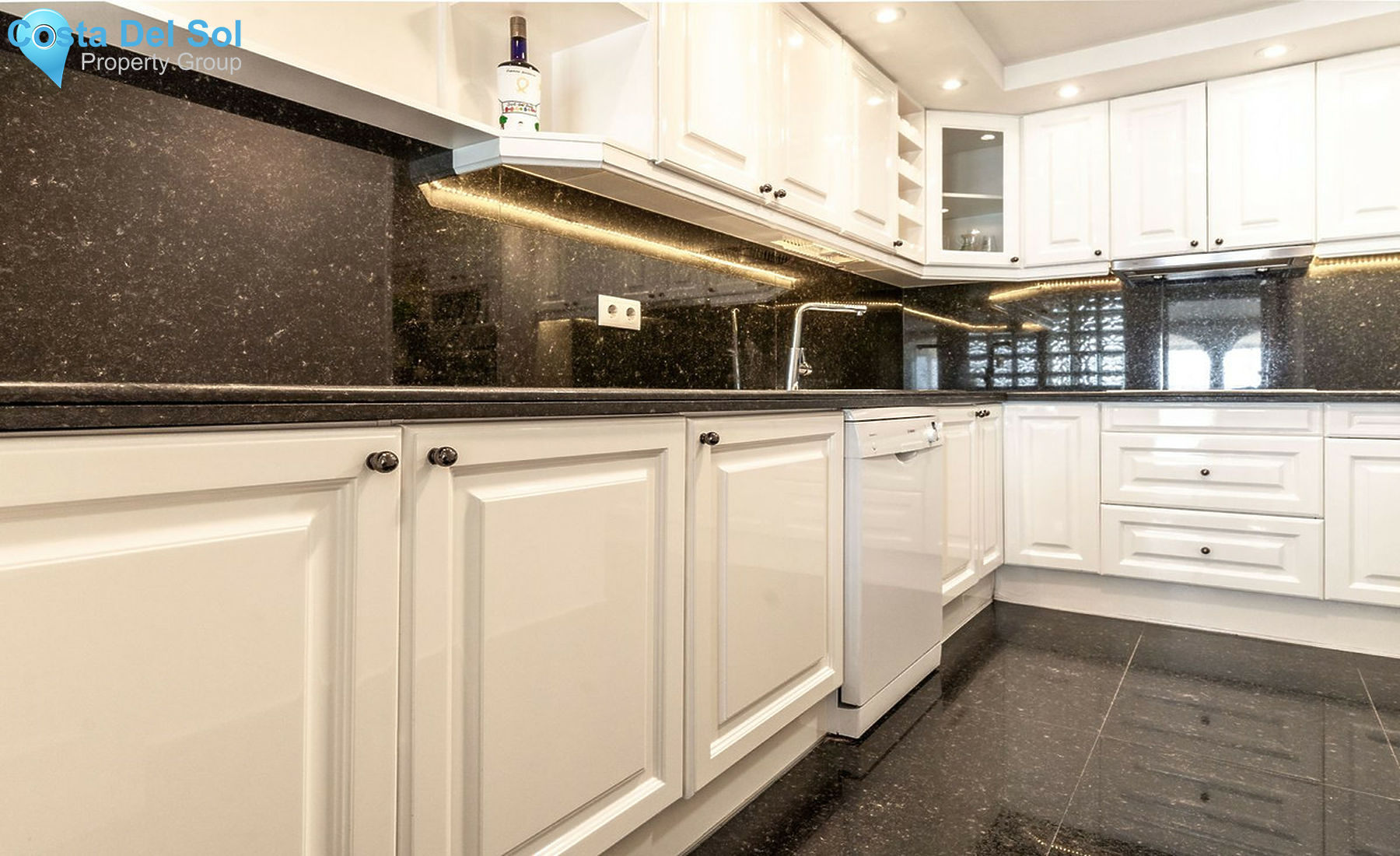 Middle Floor Apartment in Marbella-1257359