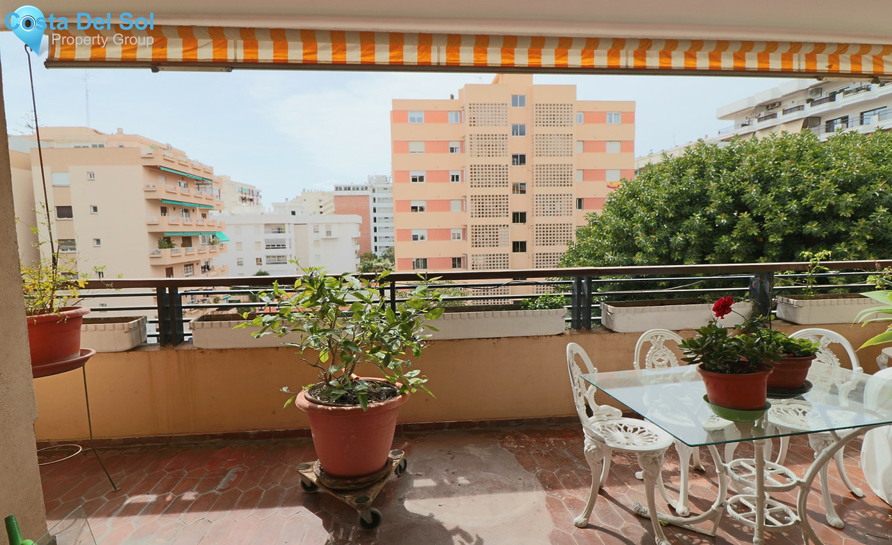 Middle Floor Apartment in Marbella-1300844