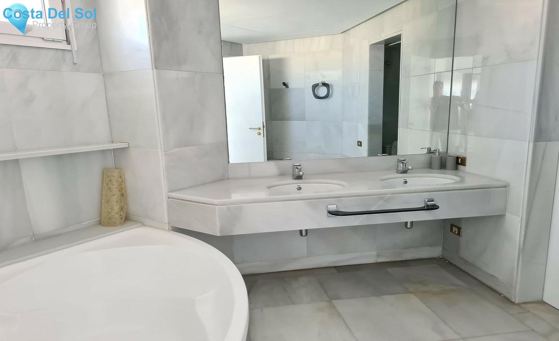 Middle Floor Apartment in Marbella-1367418