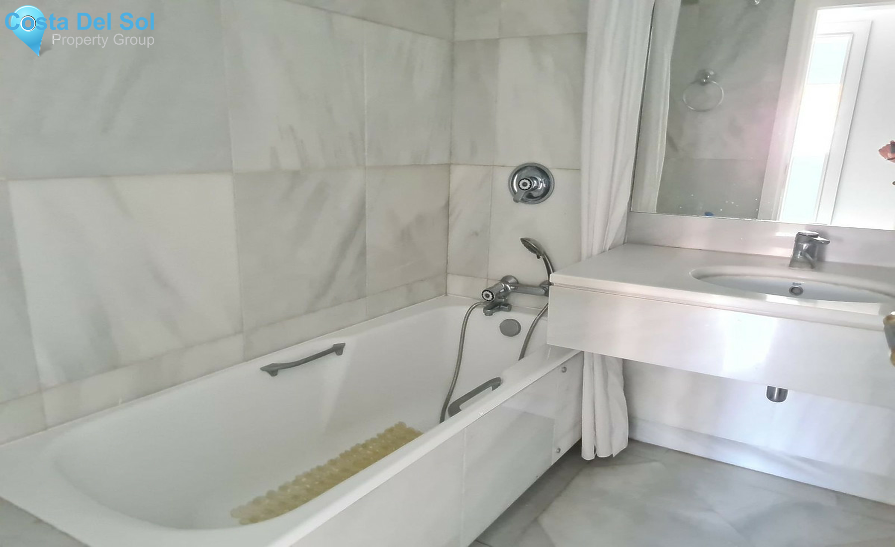 Middle Floor Apartment in Marbella-1367419