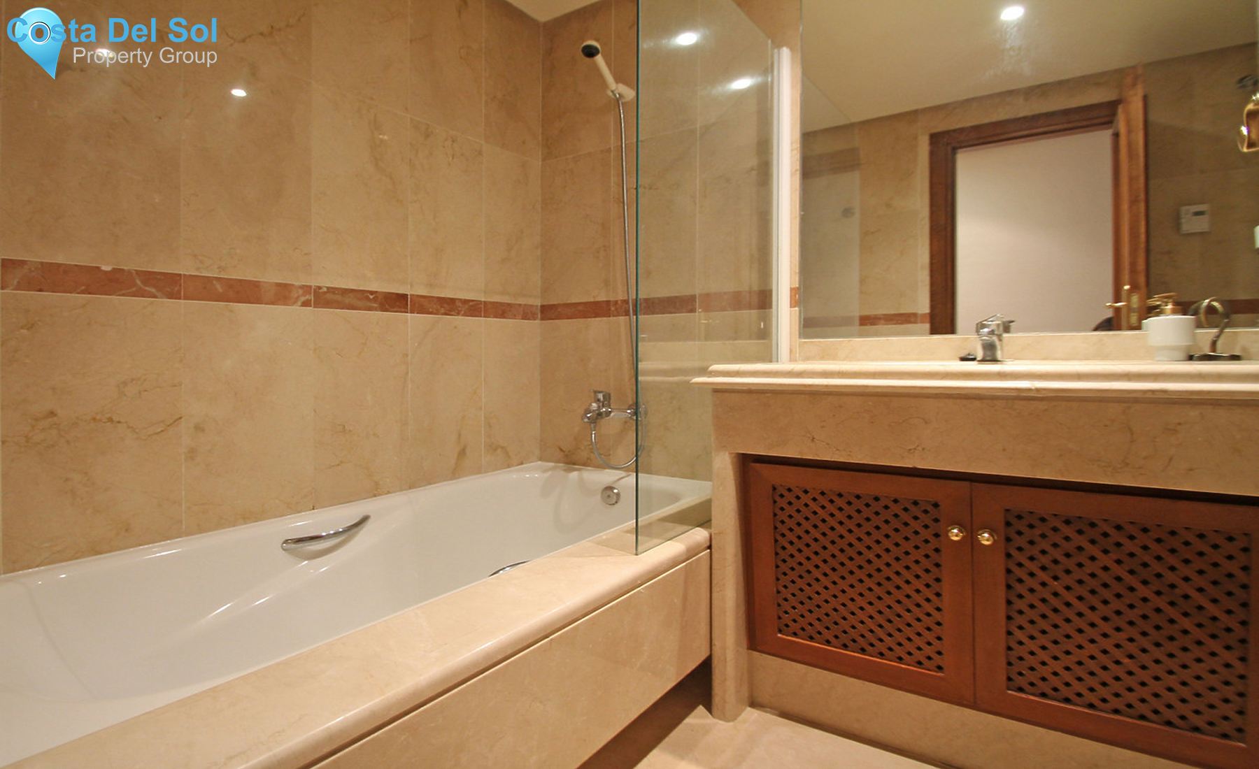 Middle Floor Apartment in Marbella-1499342
