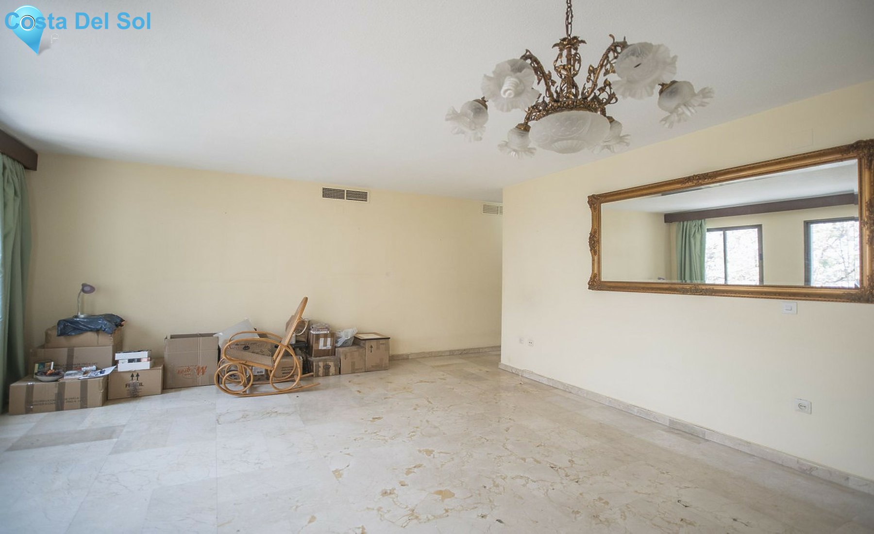 Middle Floor Apartment in Marbella-1501523