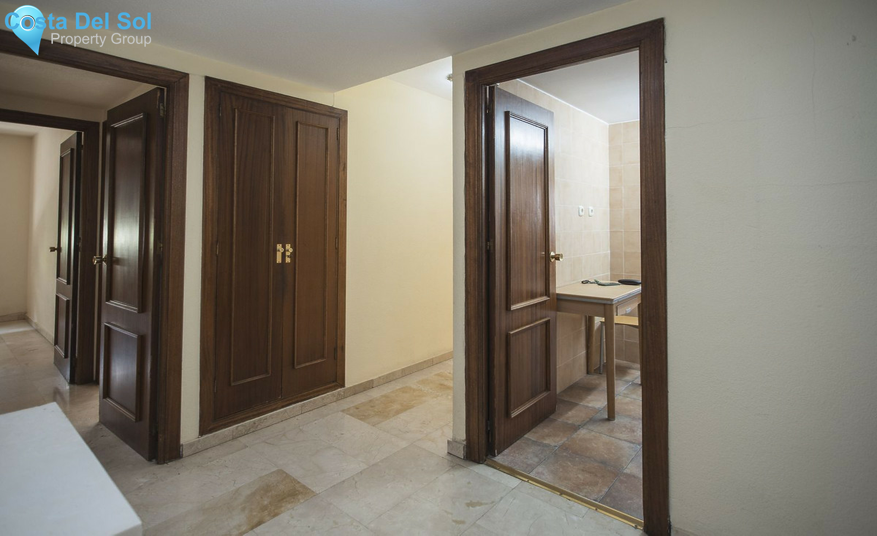 Middle Floor Apartment in Marbella-1501529