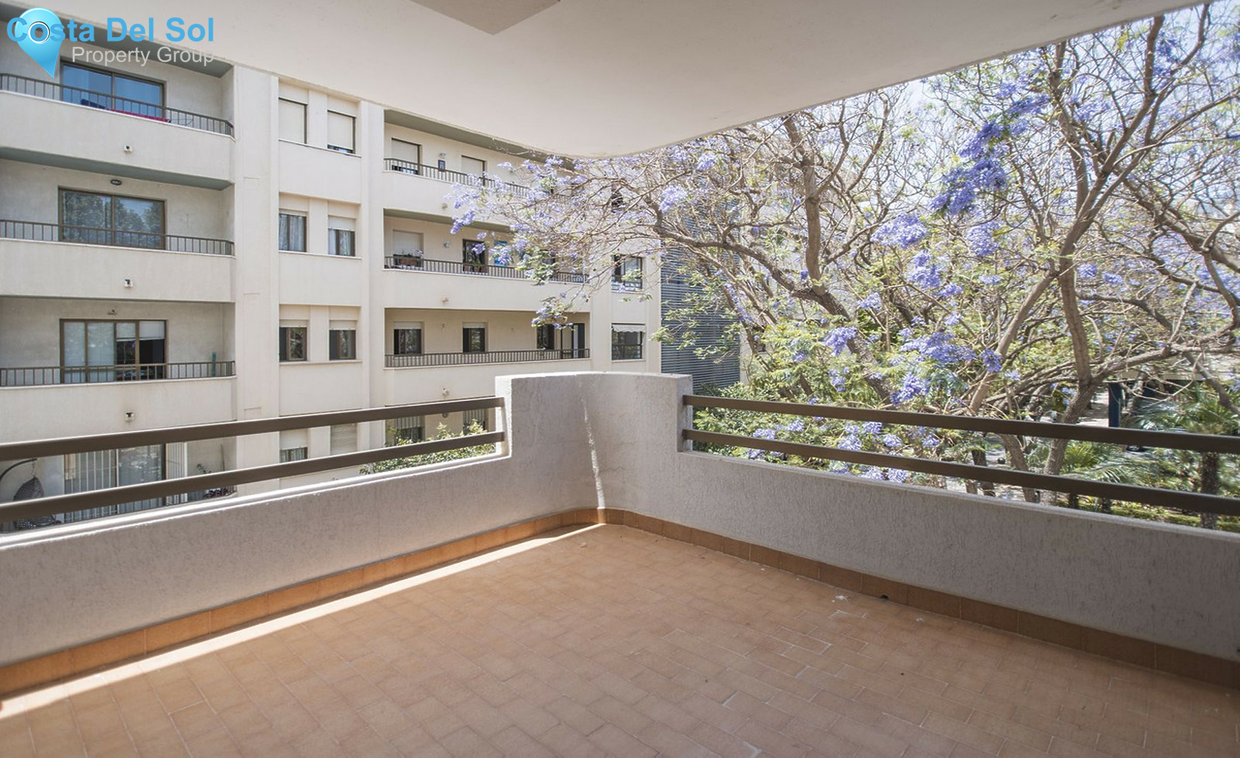 Middle Floor Apartment in Marbella-1501513