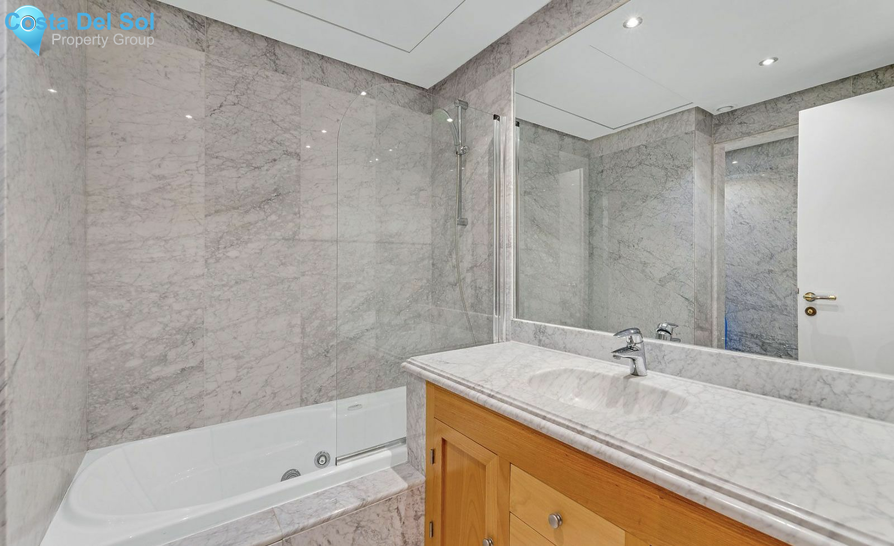 Middle Floor Apartment in Marbella-1196322