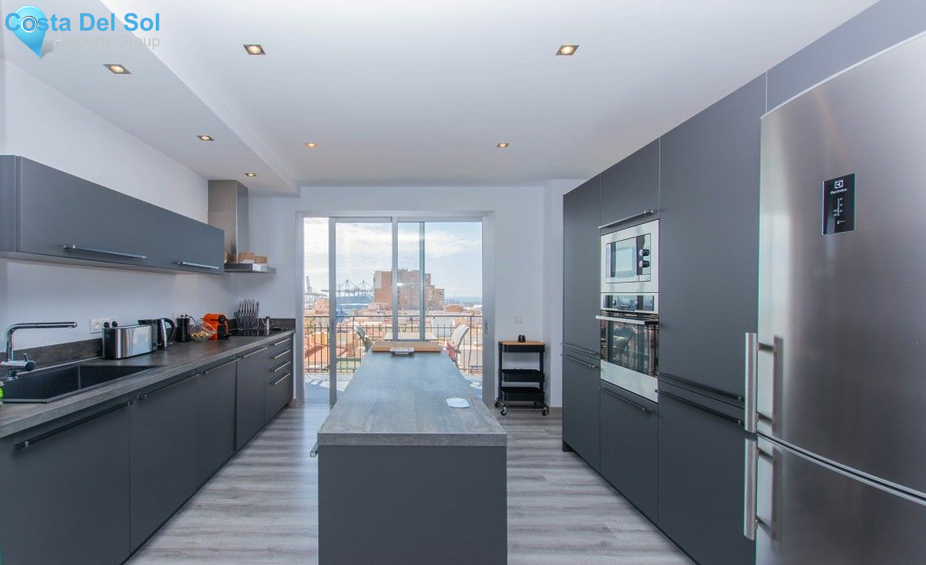 Middle Floor Apartment in Málaga-1128302