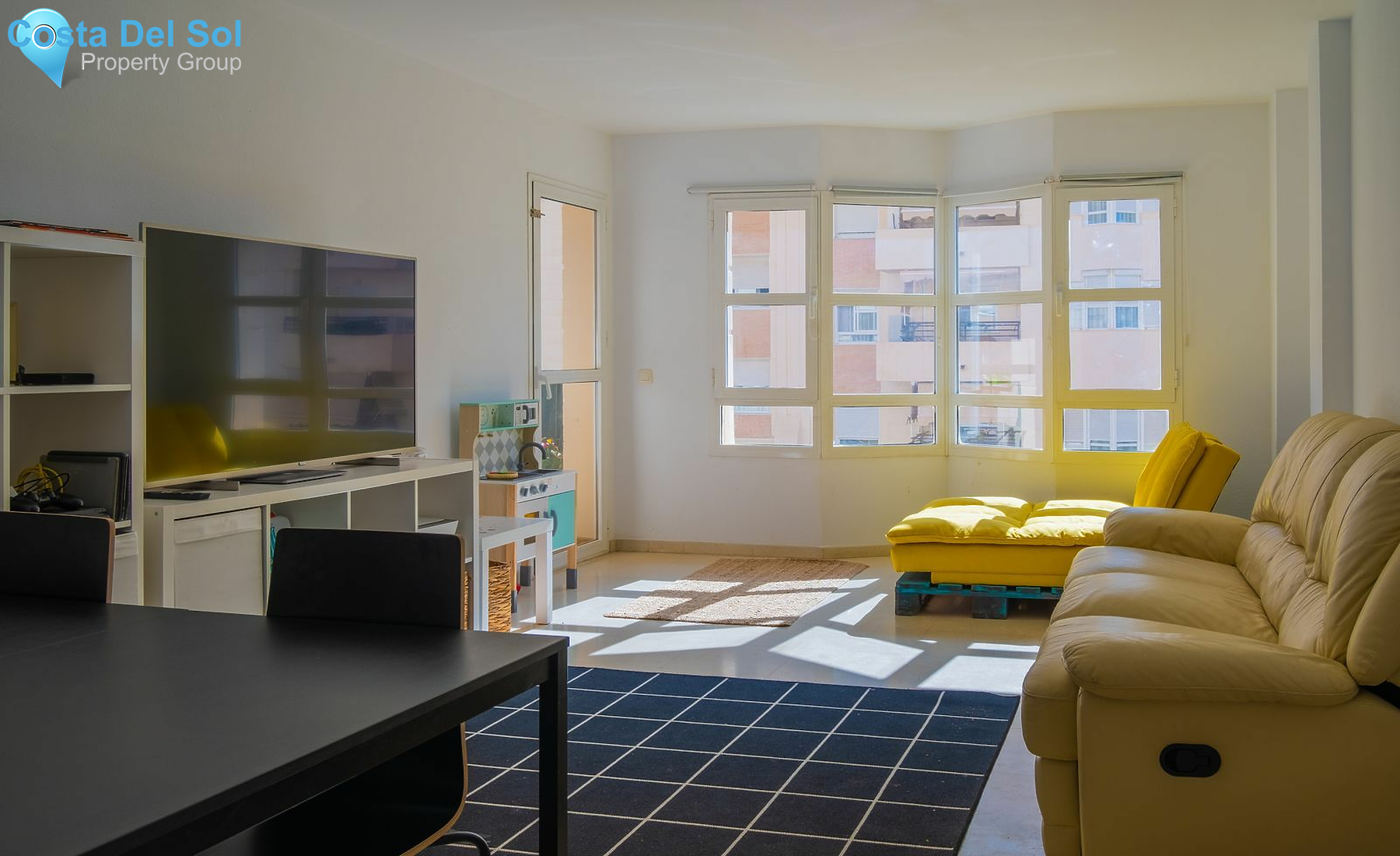Middle Floor Apartment in Málaga-1471033