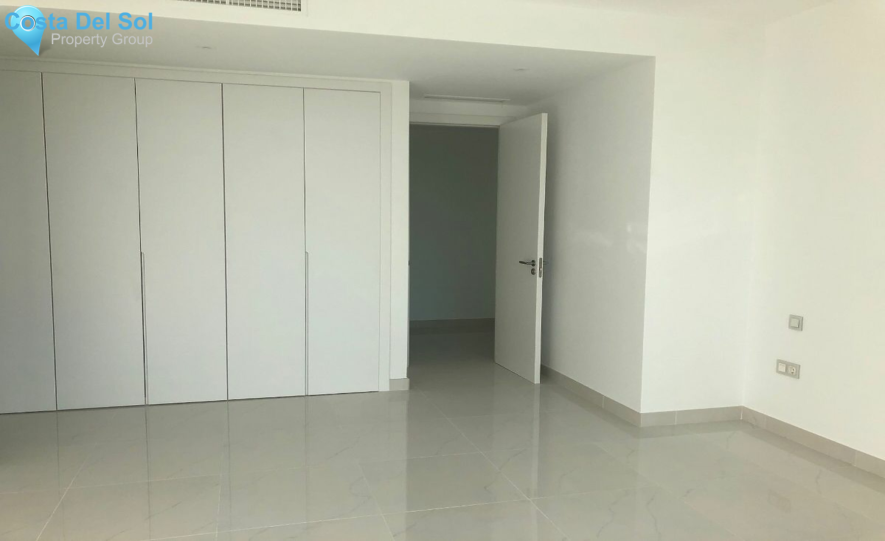Middle Floor Apartment in Estepona-1185223