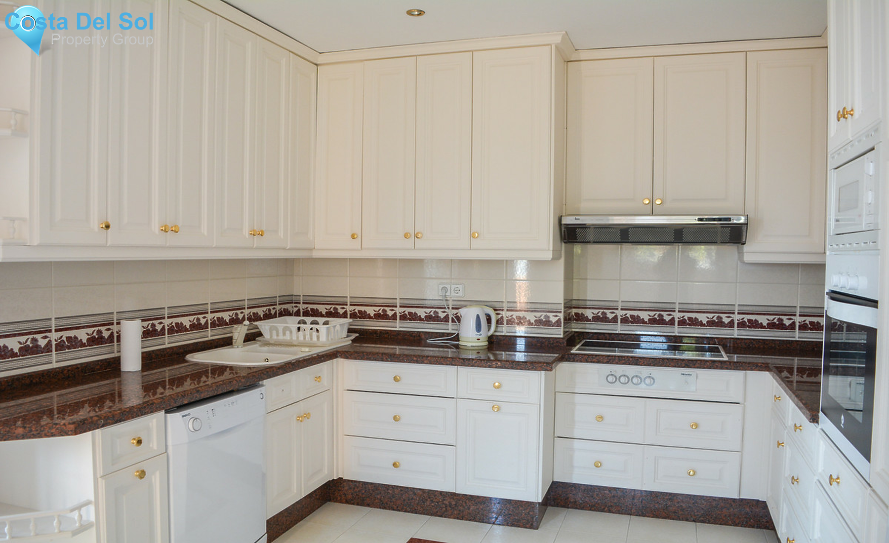 Middle Floor Apartment in Nueva Andalucía-1511960