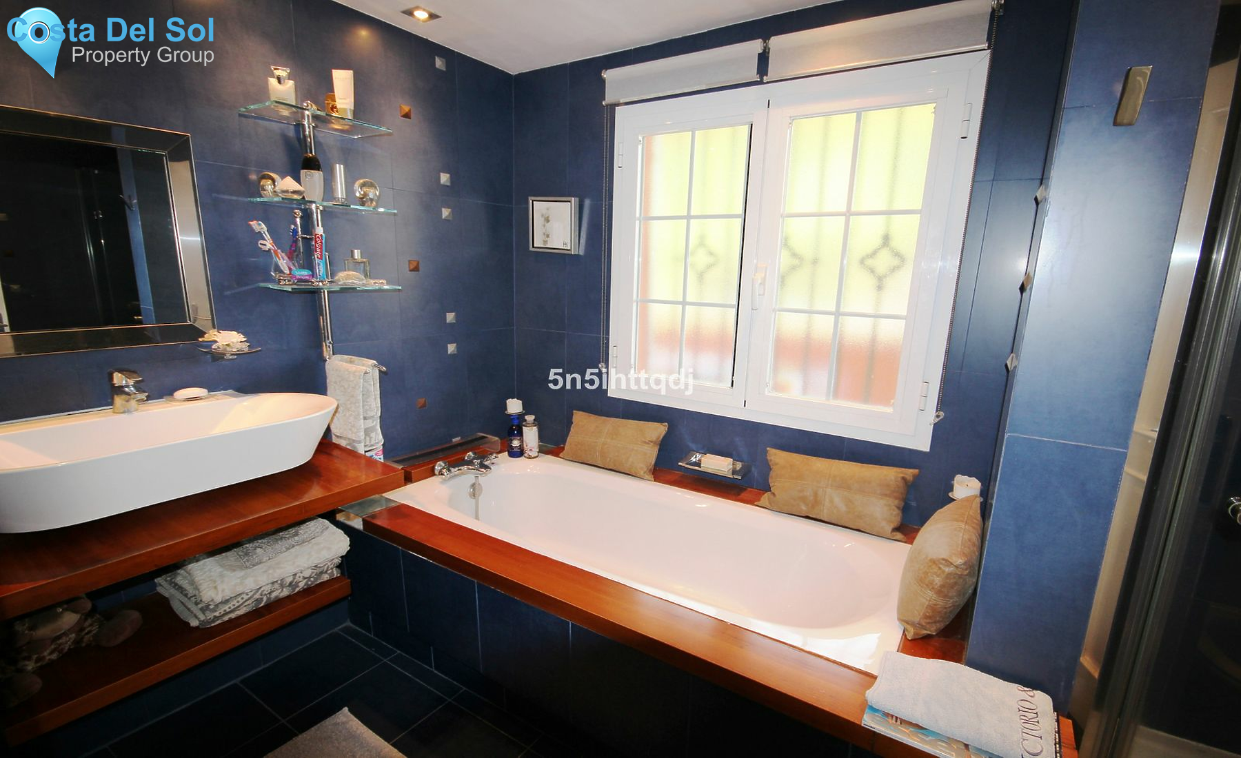 Middle Floor Apartment in Nueva Andalucía-1137873