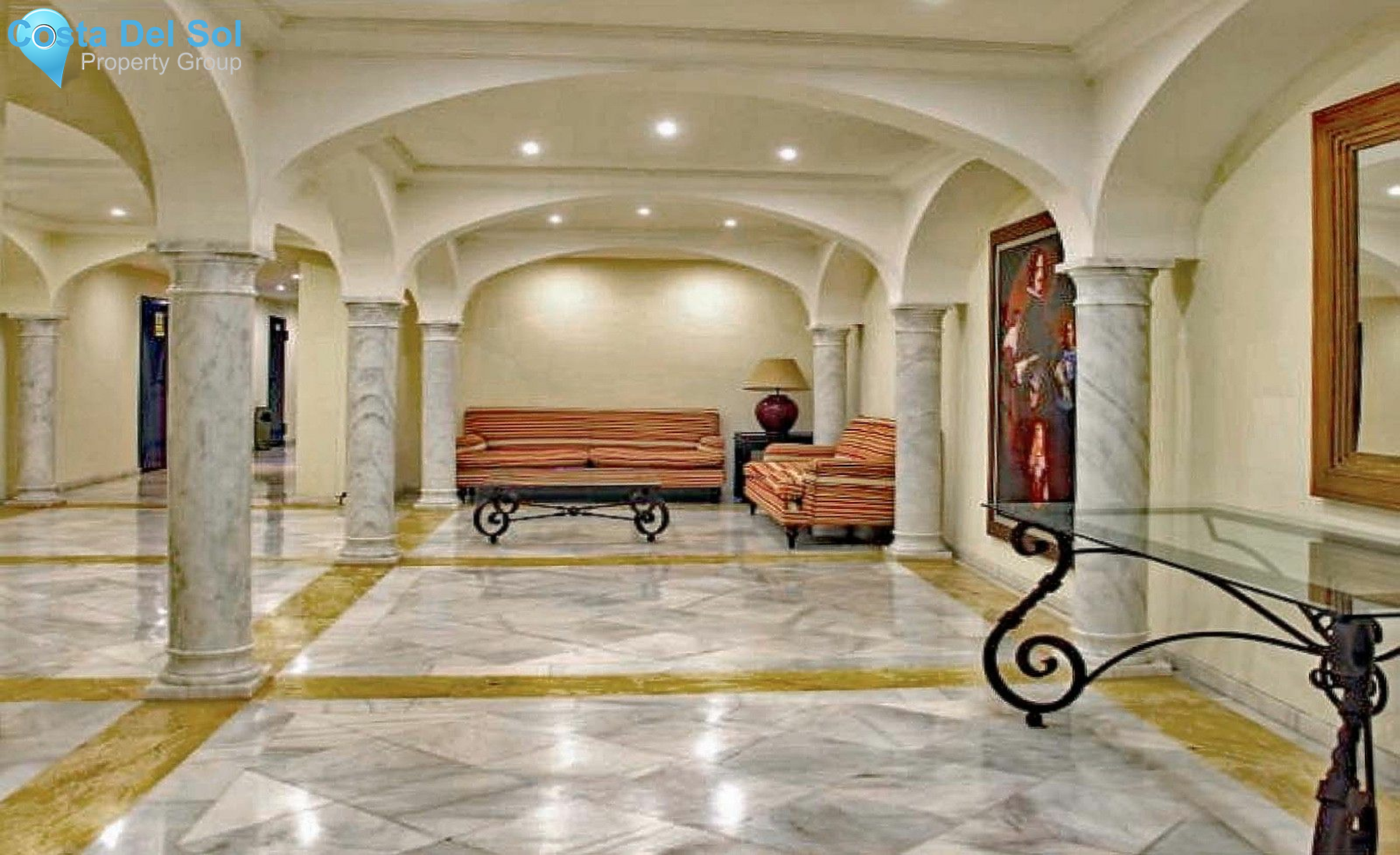 Middle Floor Apartment in Nueva Andalucía-1386656