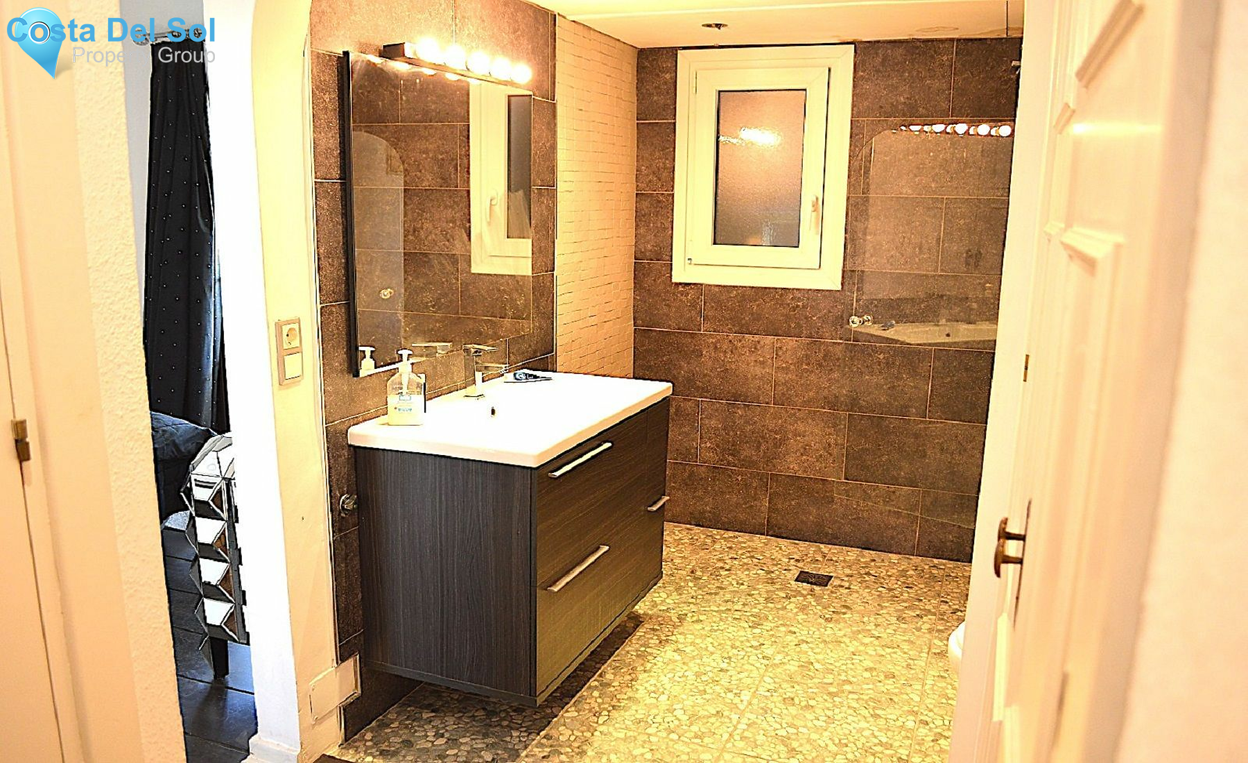 Middle Floor Apartment in Nueva Andalucía-1390478