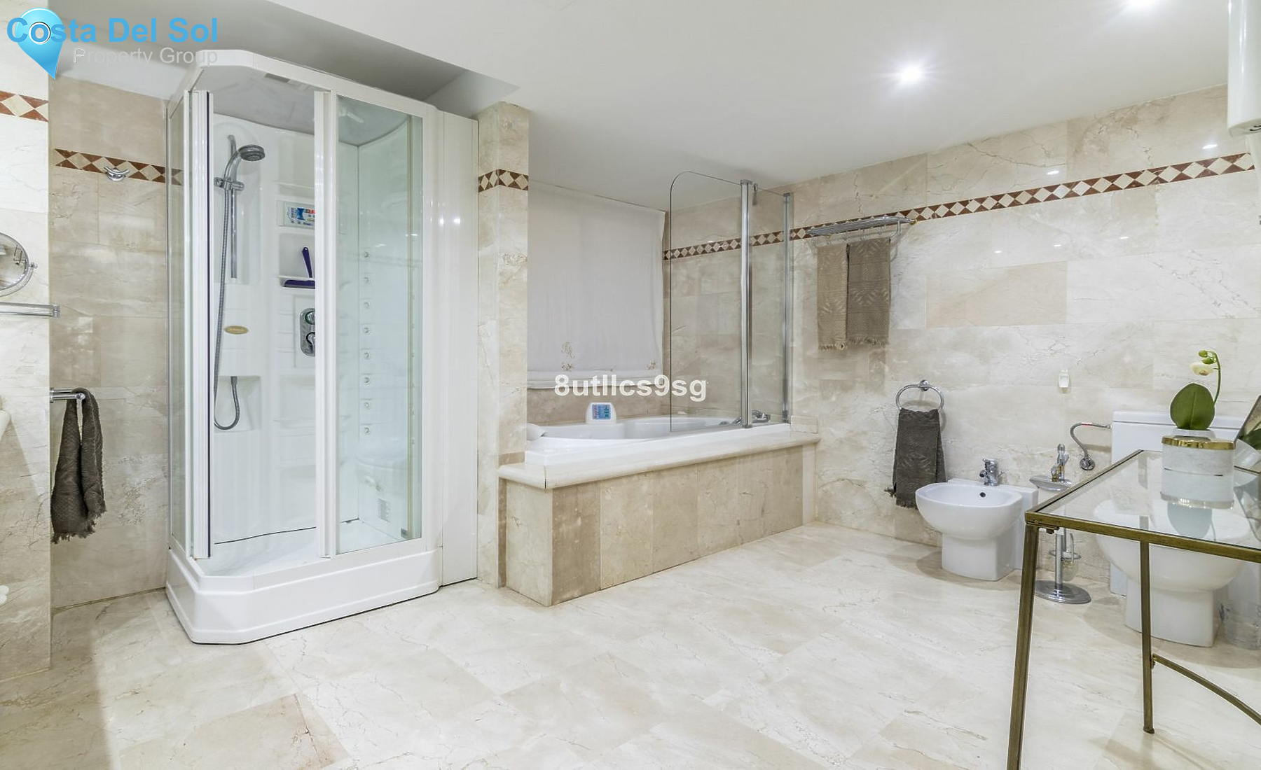 Middle Floor Apartment in Nueva Andalucía-1482110