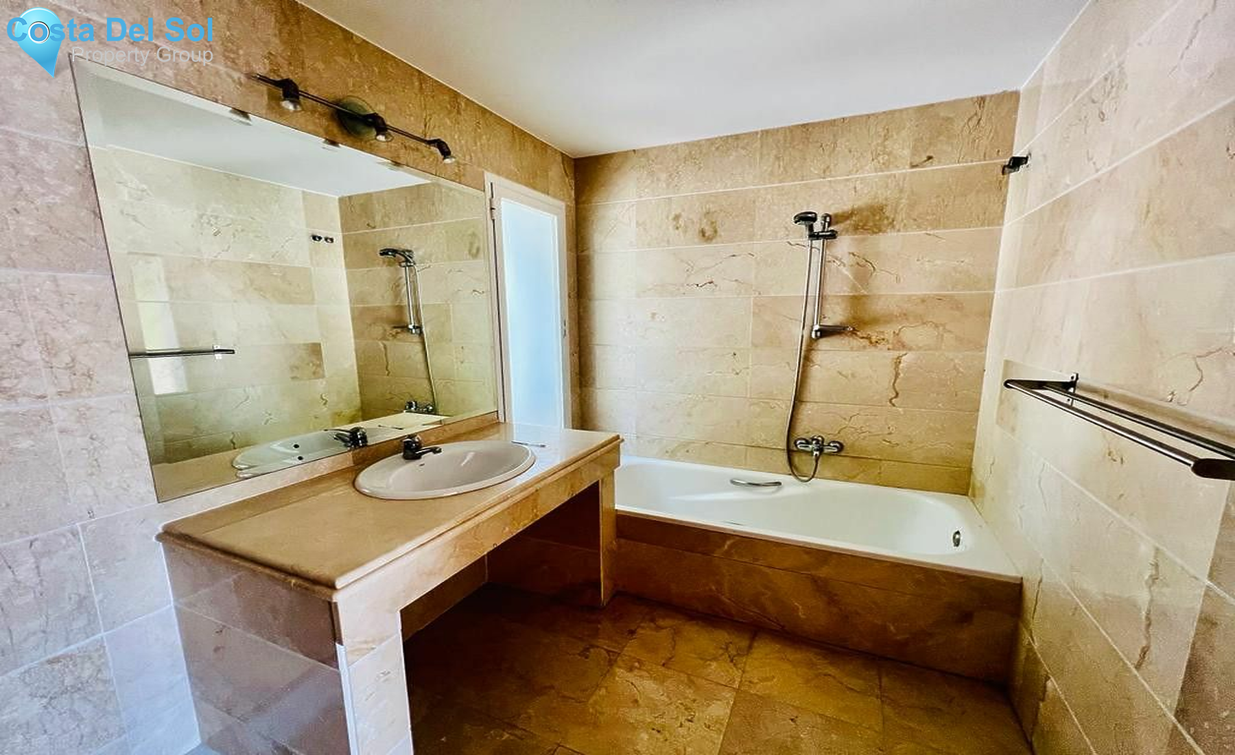 Middle Floor Apartment in Nueva Andalucía-1485646
