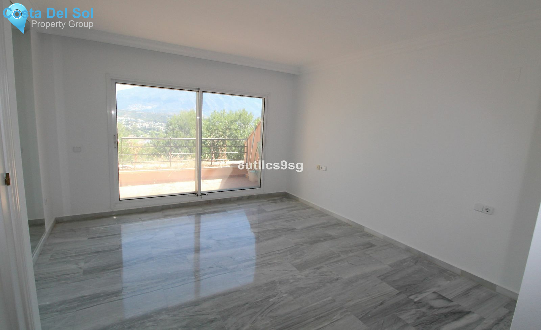 Middle Floor Apartment in Nueva Andalucía-1521413