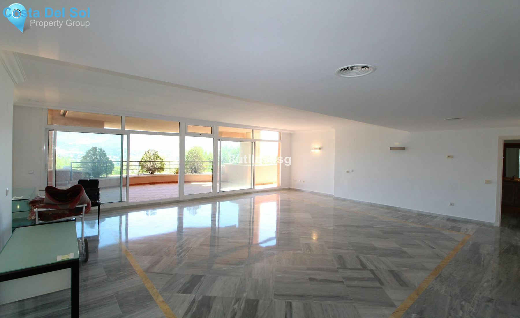 Middle Floor Apartment in Nueva Andalucía-1521408