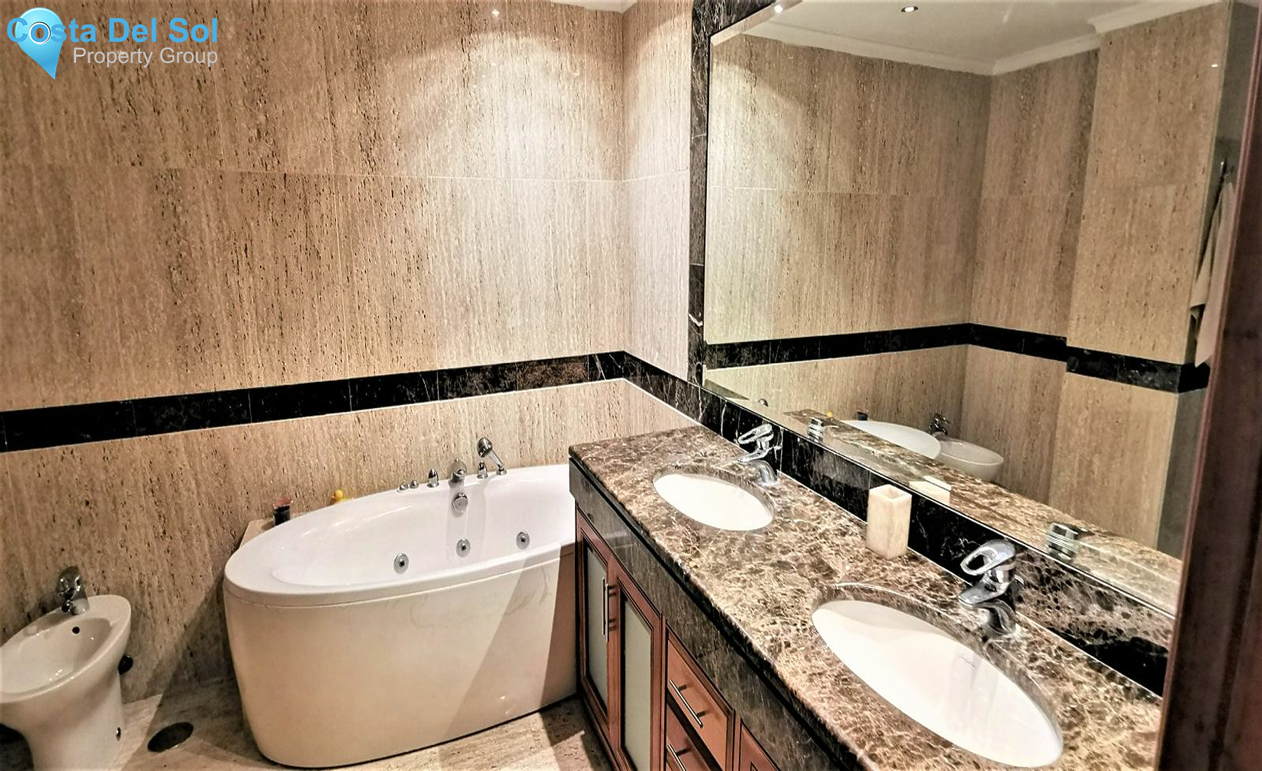 Middle Floor Apartment in Puerto Banús-1200176