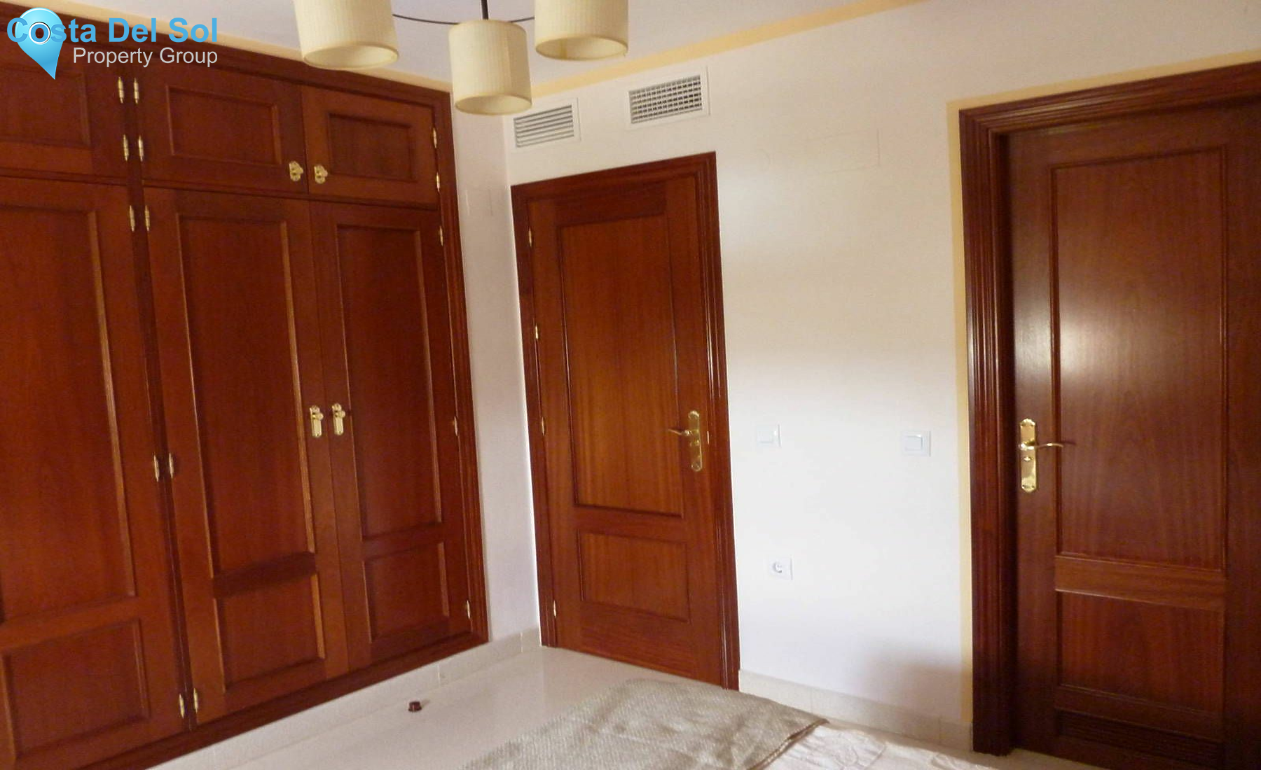 Middle Floor Apartment in Teatinos-1229574