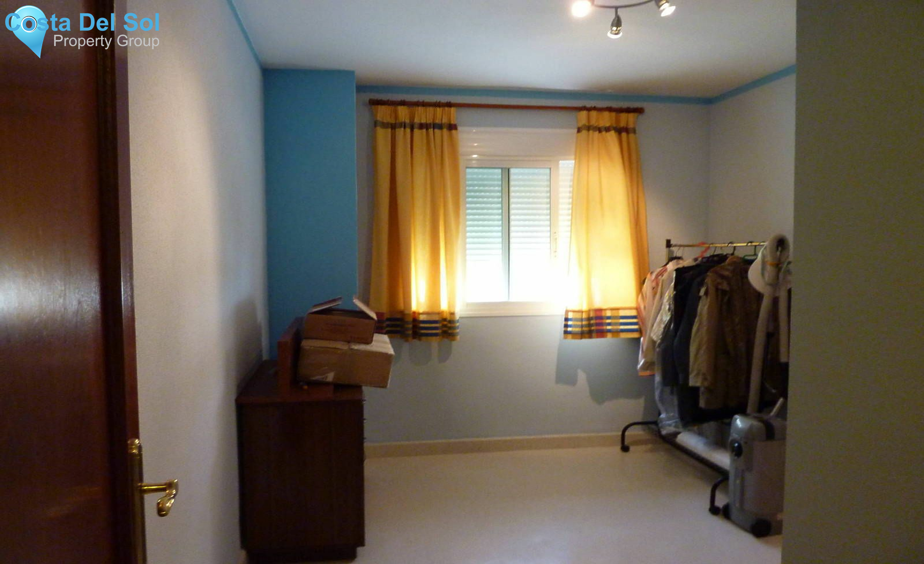Middle Floor Apartment in Teatinos-1229577