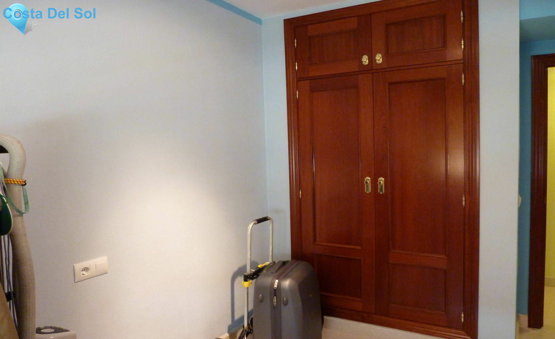 Middle Floor Apartment in Teatinos-1229578