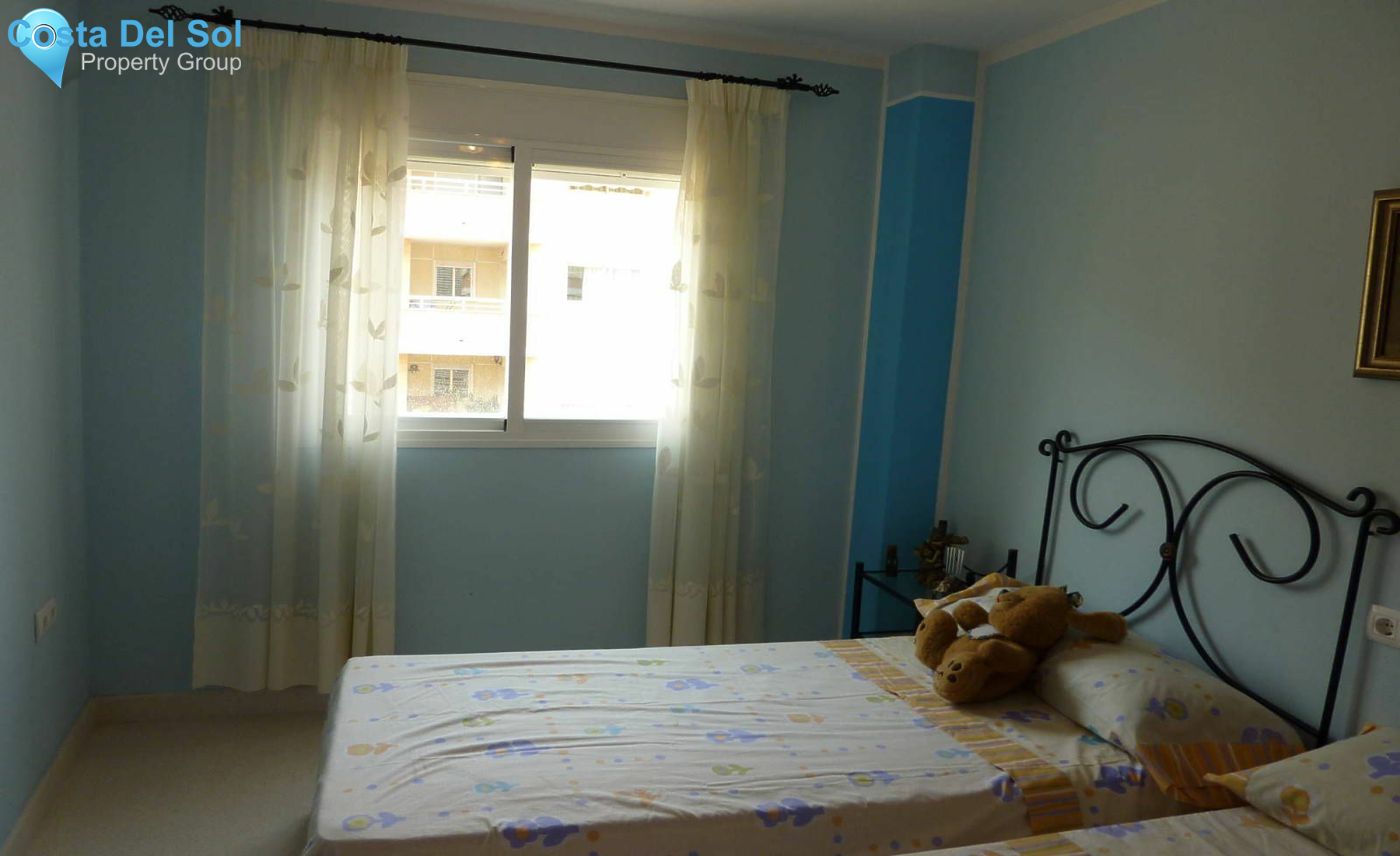Middle Floor Apartment in Teatinos-1229582