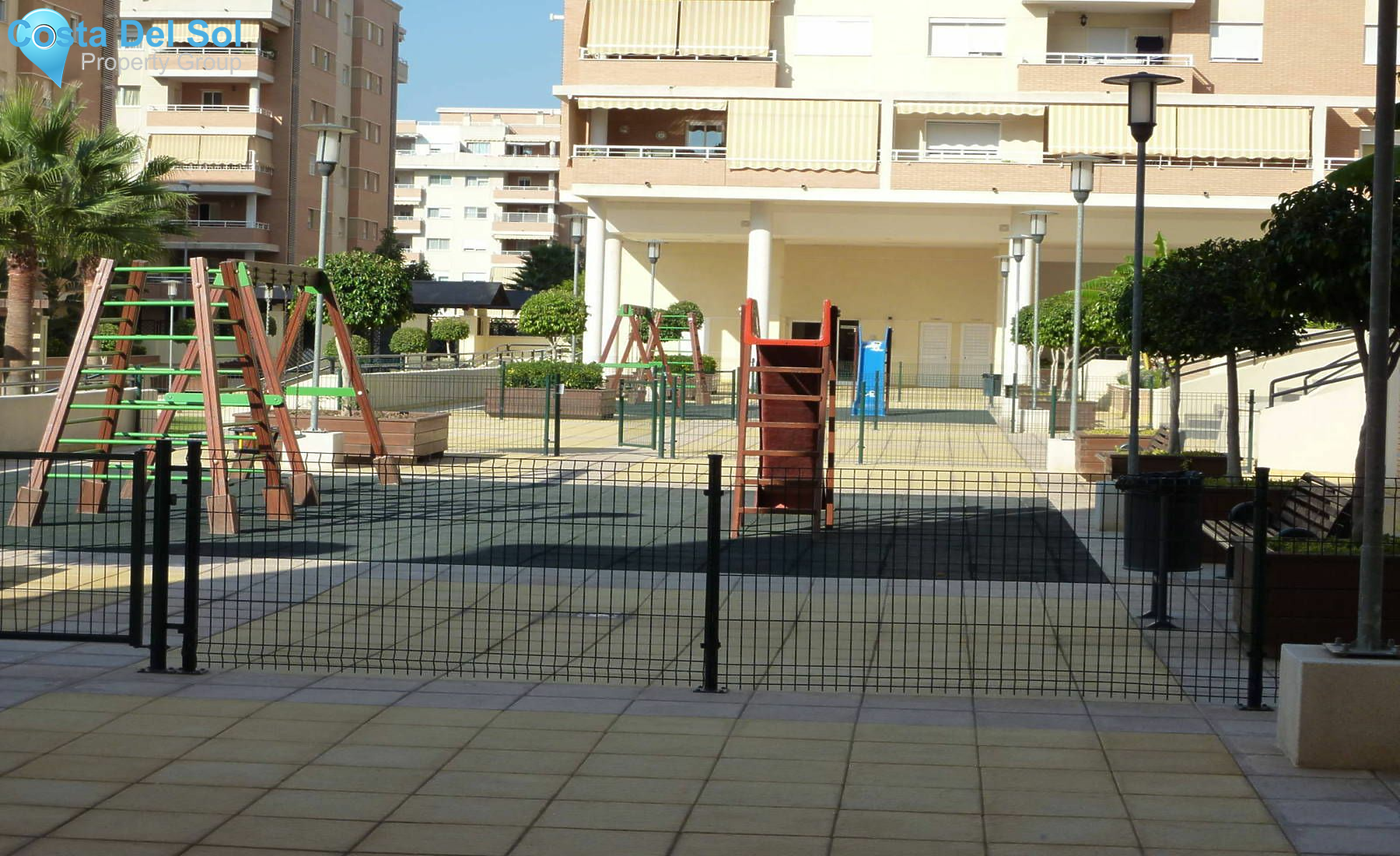 Middle Floor Apartment in Teatinos-1229565