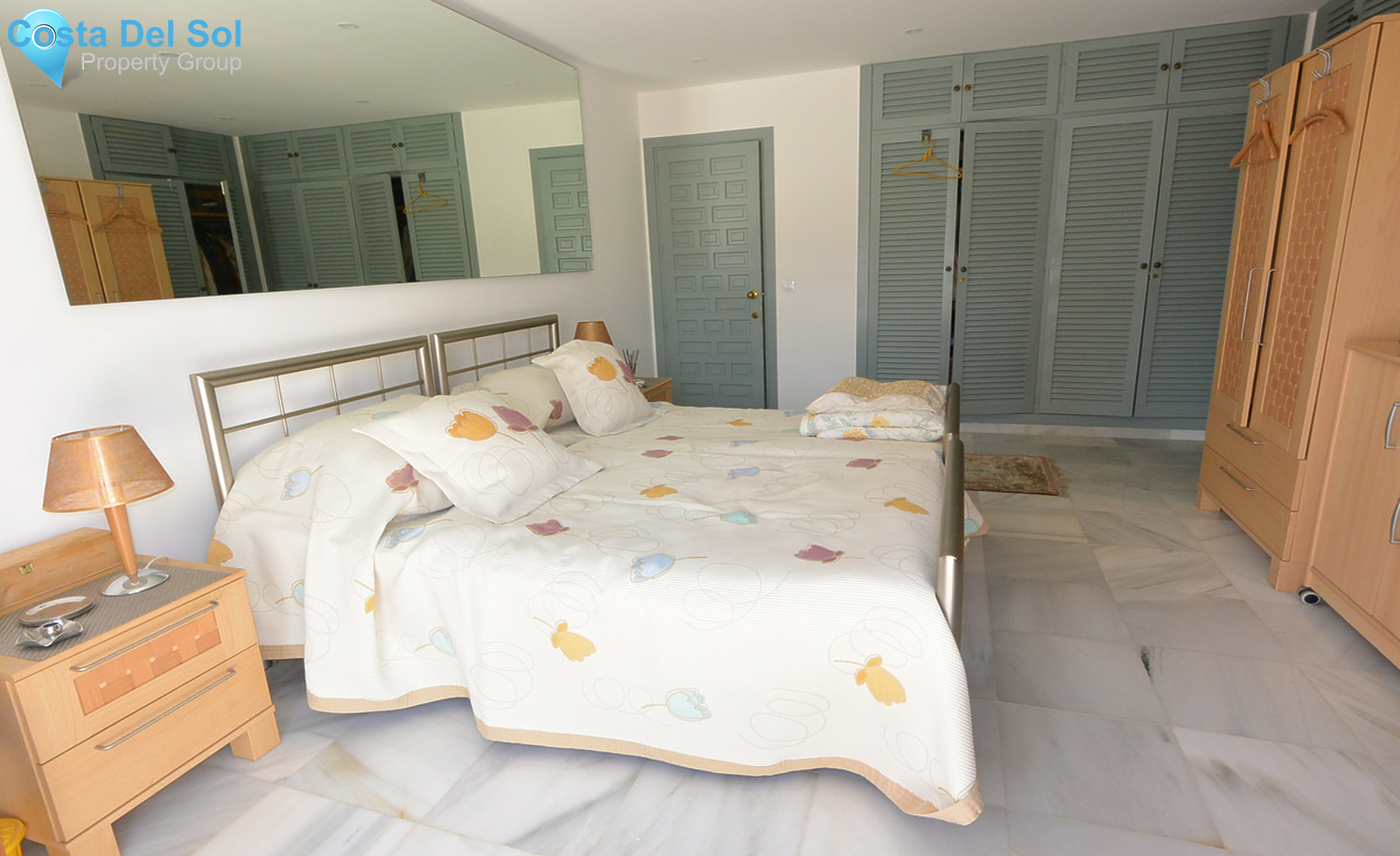 Middle Floor Apartment in The Golden Mile-1293656